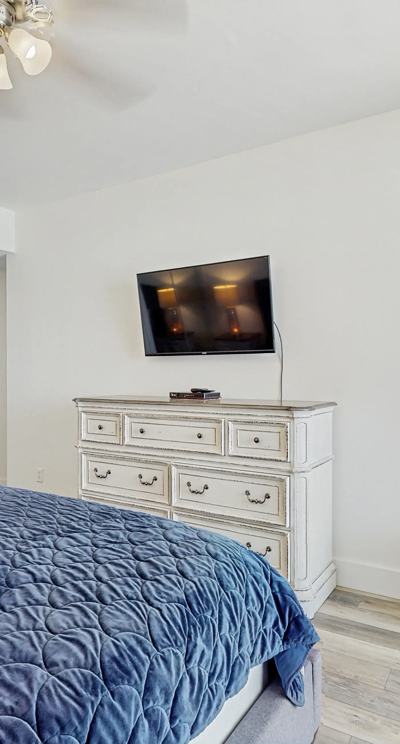 Emerald Coast condo with open layout, pools, hot tub & tennis