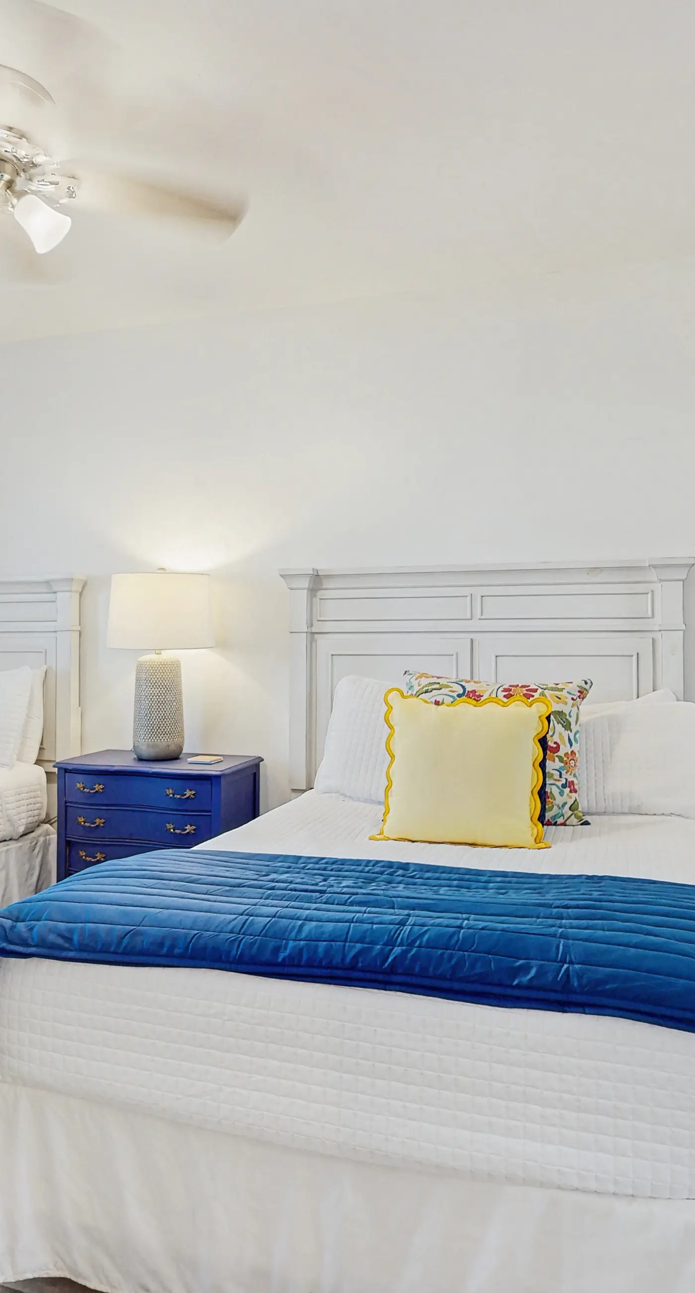 Emerald Coast condo with open layout, pools, hot tub & tennis