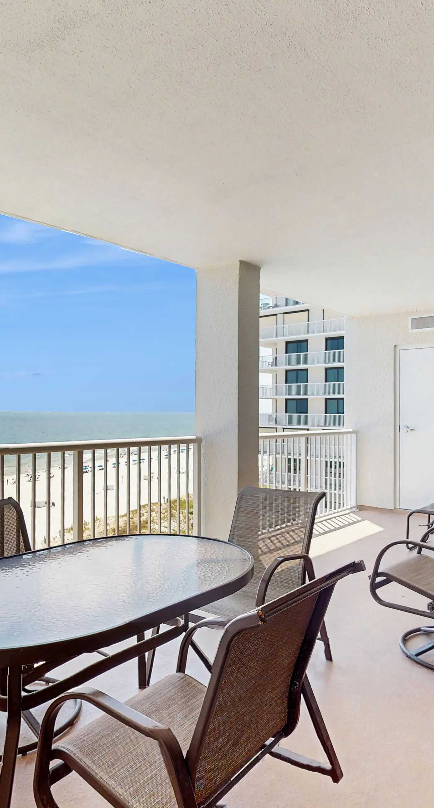 Emerald Coast condo with open layout, pools, hot tub & tennis