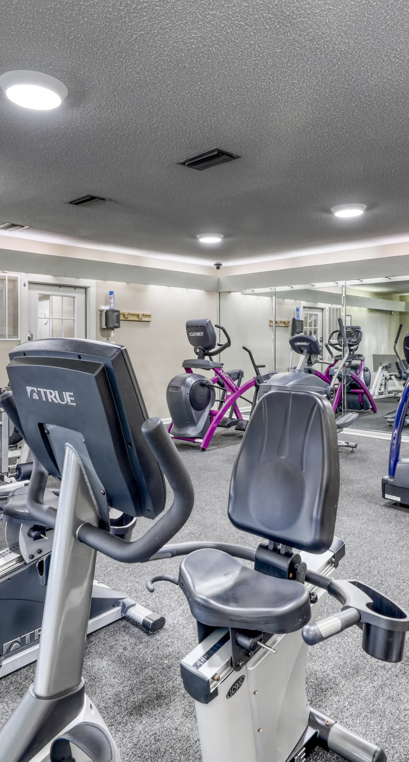 Emerald Coast condo with open layout, pools, hot tub & tennis