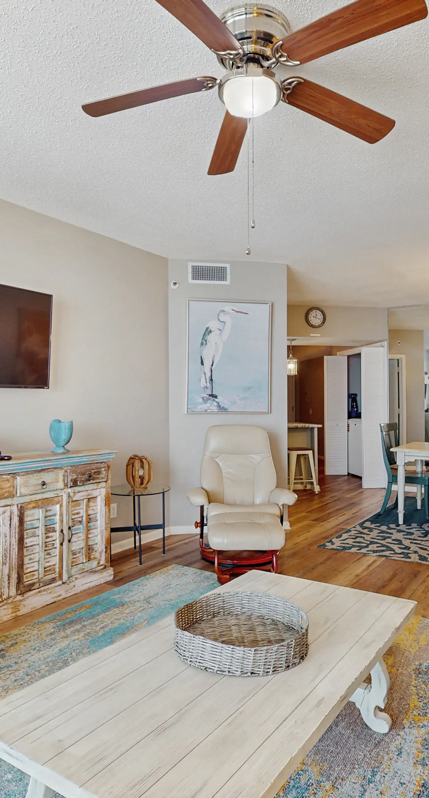 Contemporary Gulf front condo w/ shared pools, hot tub, fitness center, beach