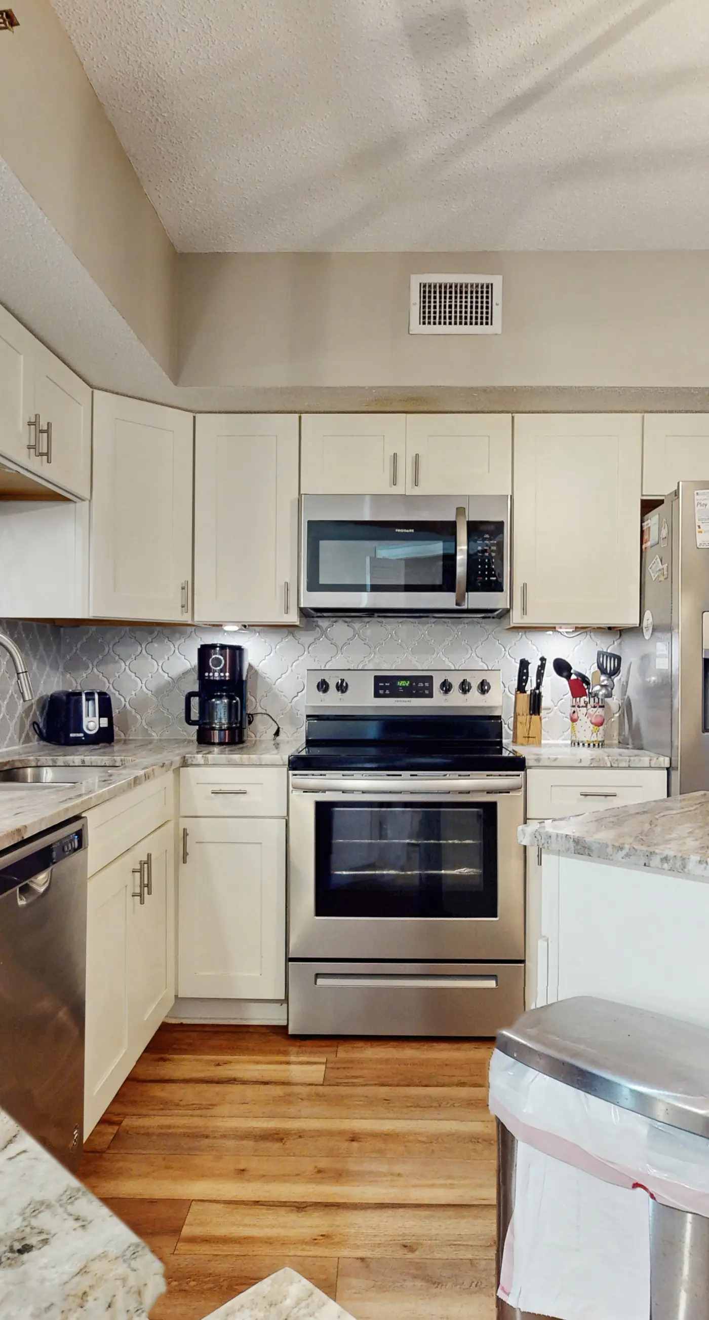 Contemporary Gulf front condo w/ shared pools, hot tub, fitness center, beach