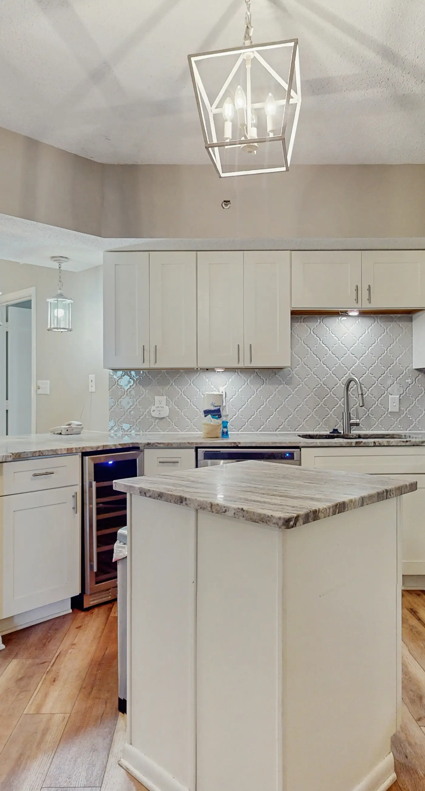 Contemporary Gulf front condo w/ shared pools, hot tub, fitness center, beach