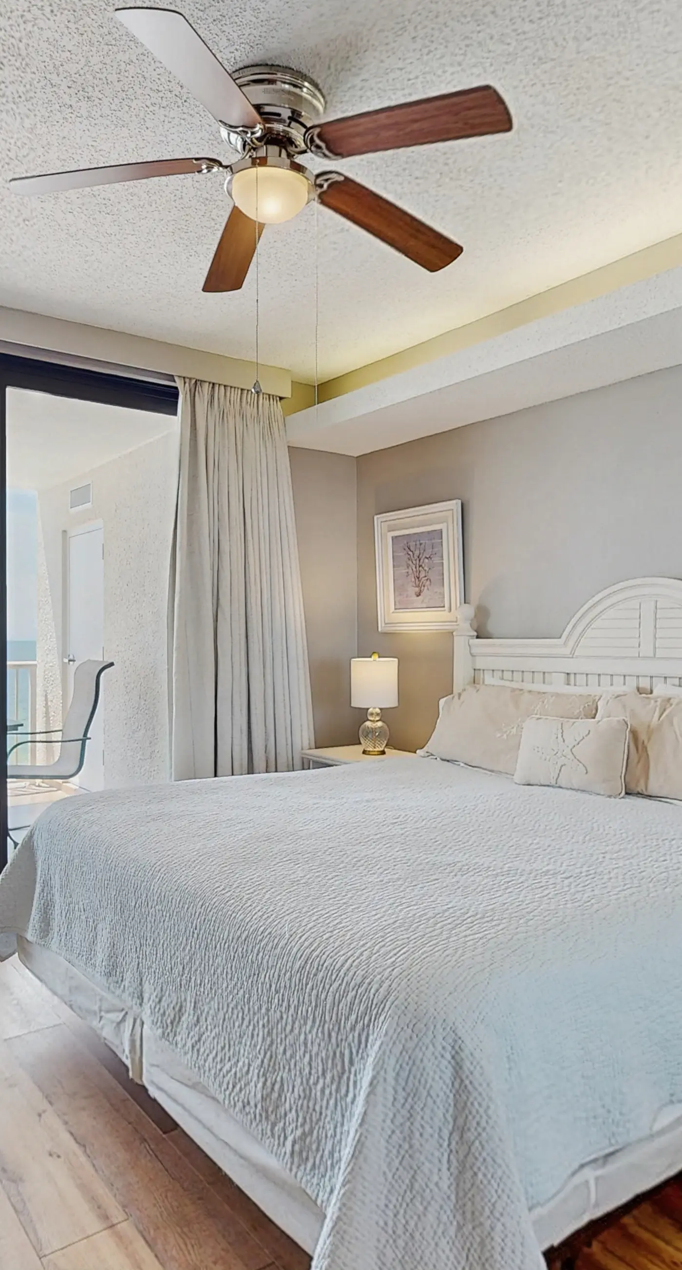 Contemporary Gulf front condo w/ shared pools, hot tub, fitness center, beach