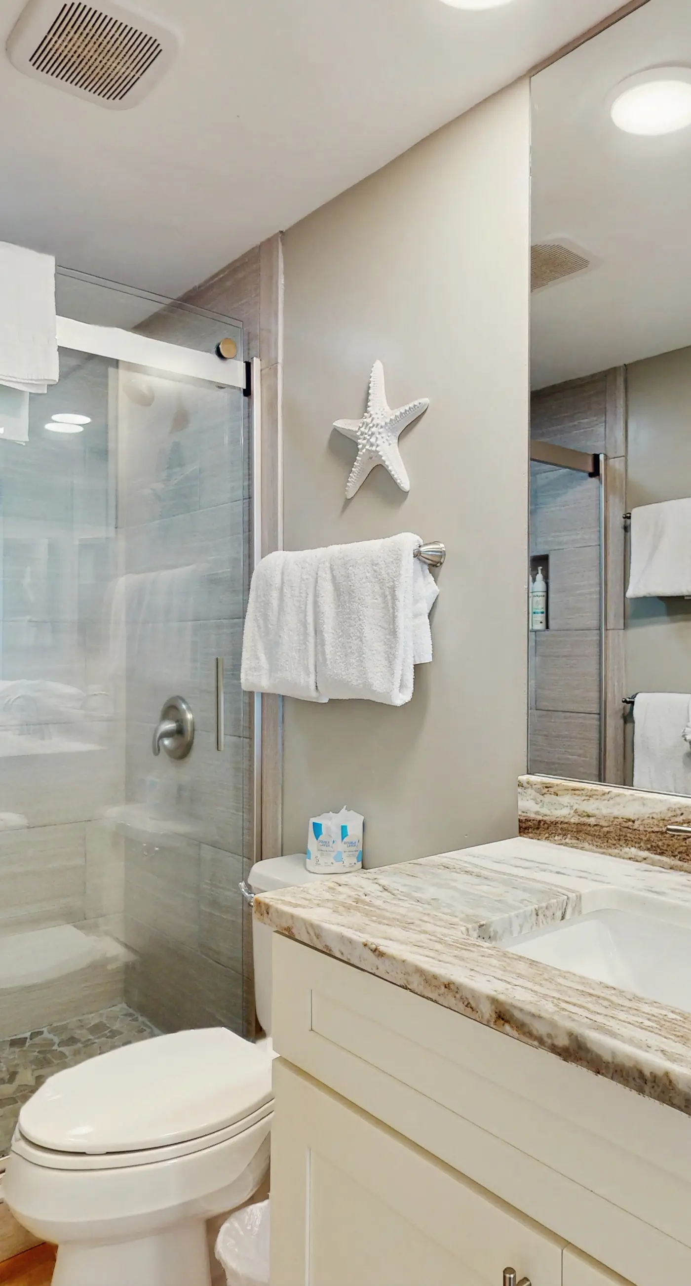 Contemporary Gulf front condo w/ shared pools, hot tub, fitness center, beach