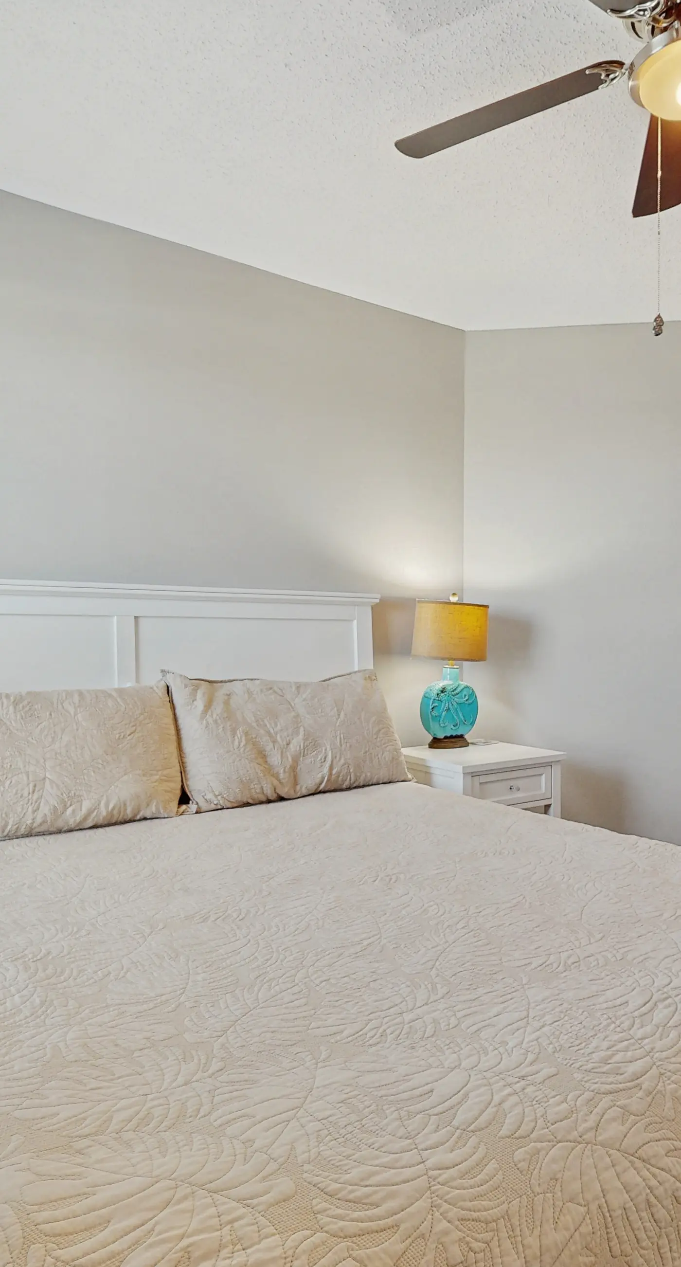 Contemporary Gulf front condo w/ shared pools, hot tub, fitness center, beach