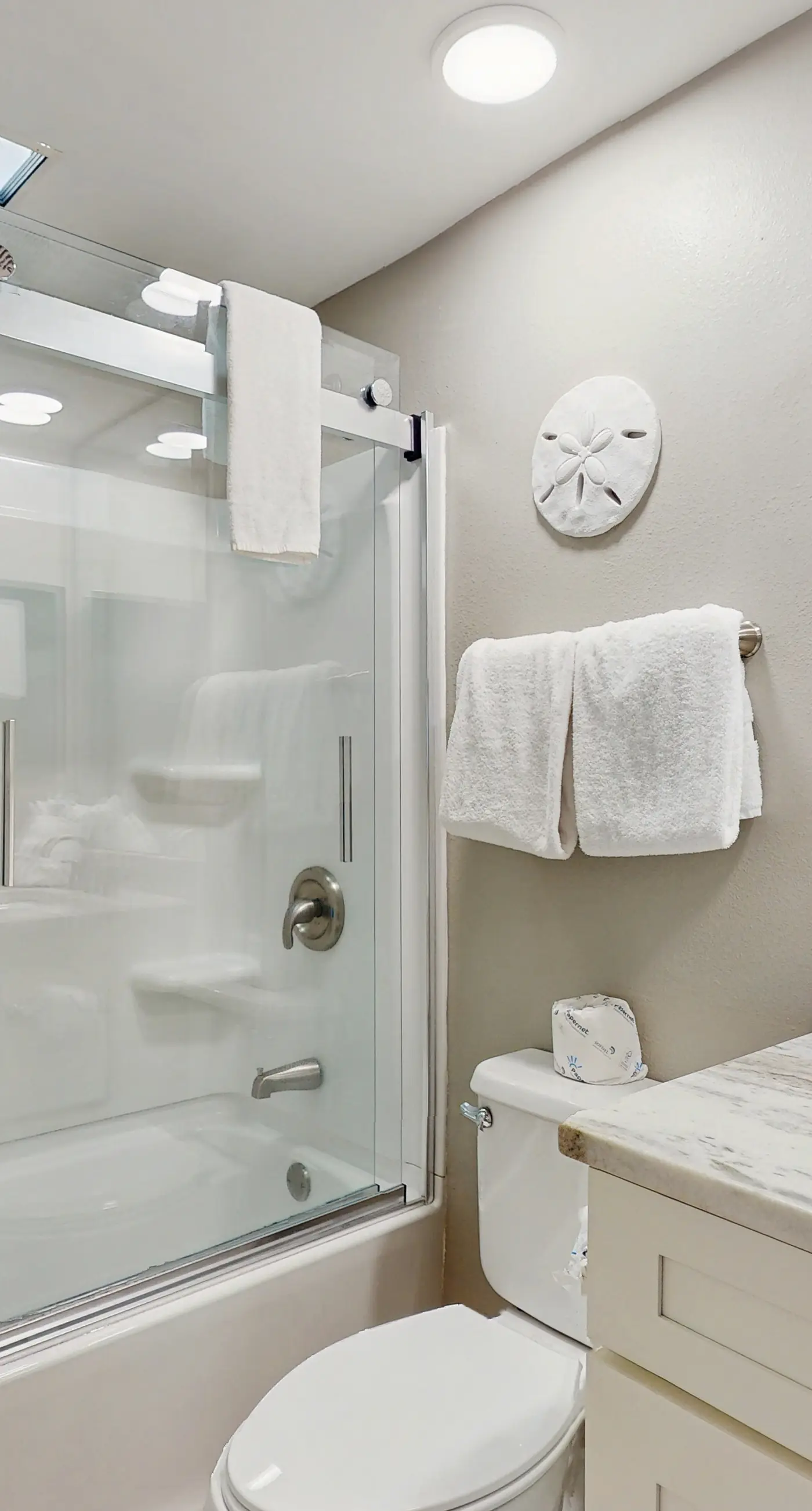 Contemporary Gulf front condo w/ shared pools, hot tub, fitness center, beach