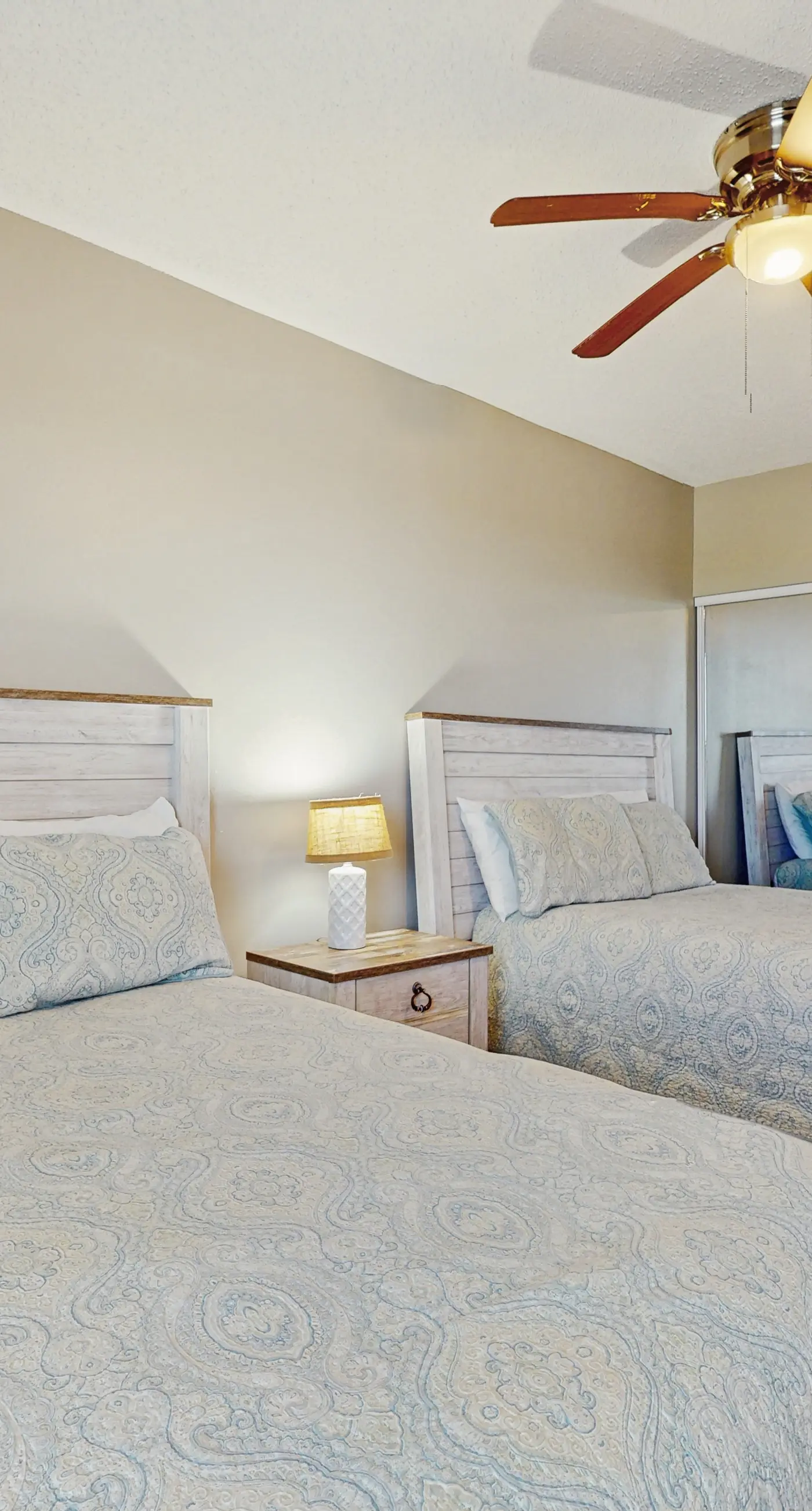 Contemporary Gulf front condo w/ shared pools, hot tub, fitness center, beach