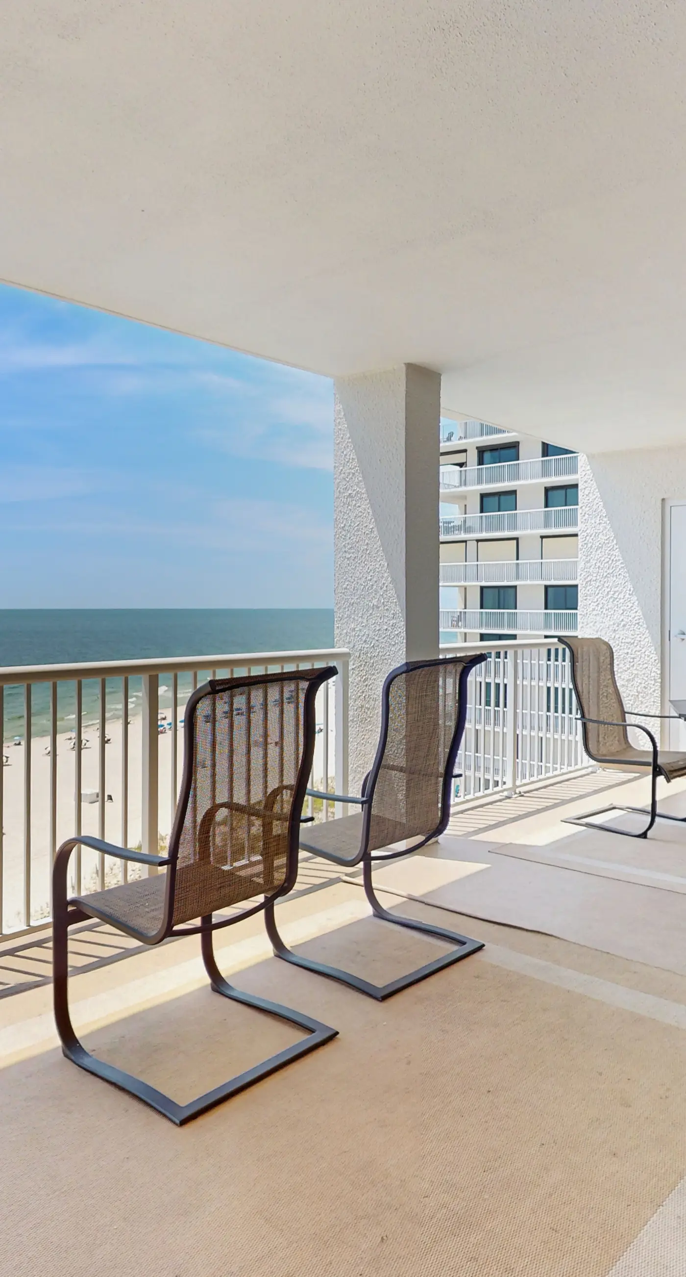 Contemporary Gulf front condo w/ shared pools, hot tub, fitness center, beach