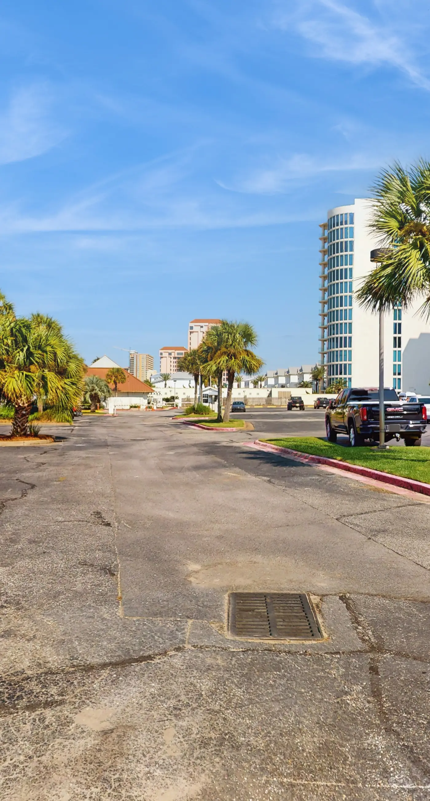 Contemporary Gulf front condo w/ shared pools, hot tub, fitness center, beach