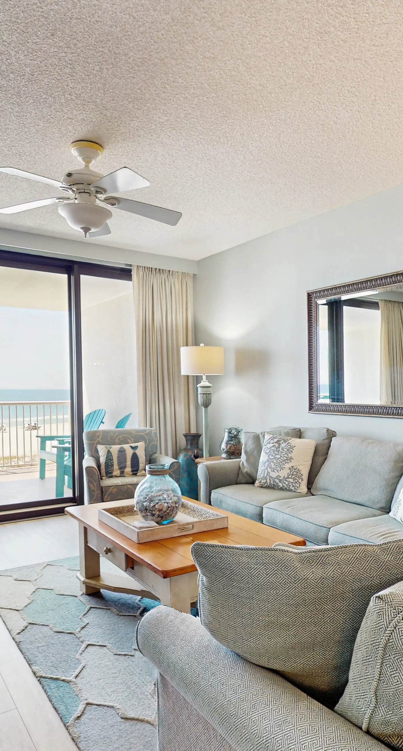 Gulf-front, snowbird-friendly condo with views, hot tub & pool