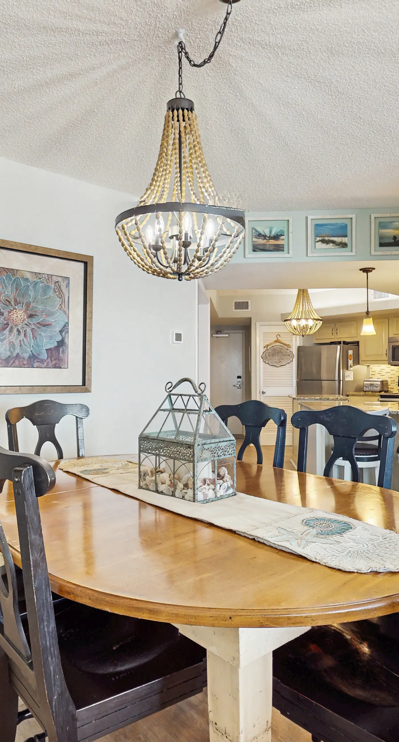 Gulf-front, snowbird-friendly condo with views, hot tub & pool