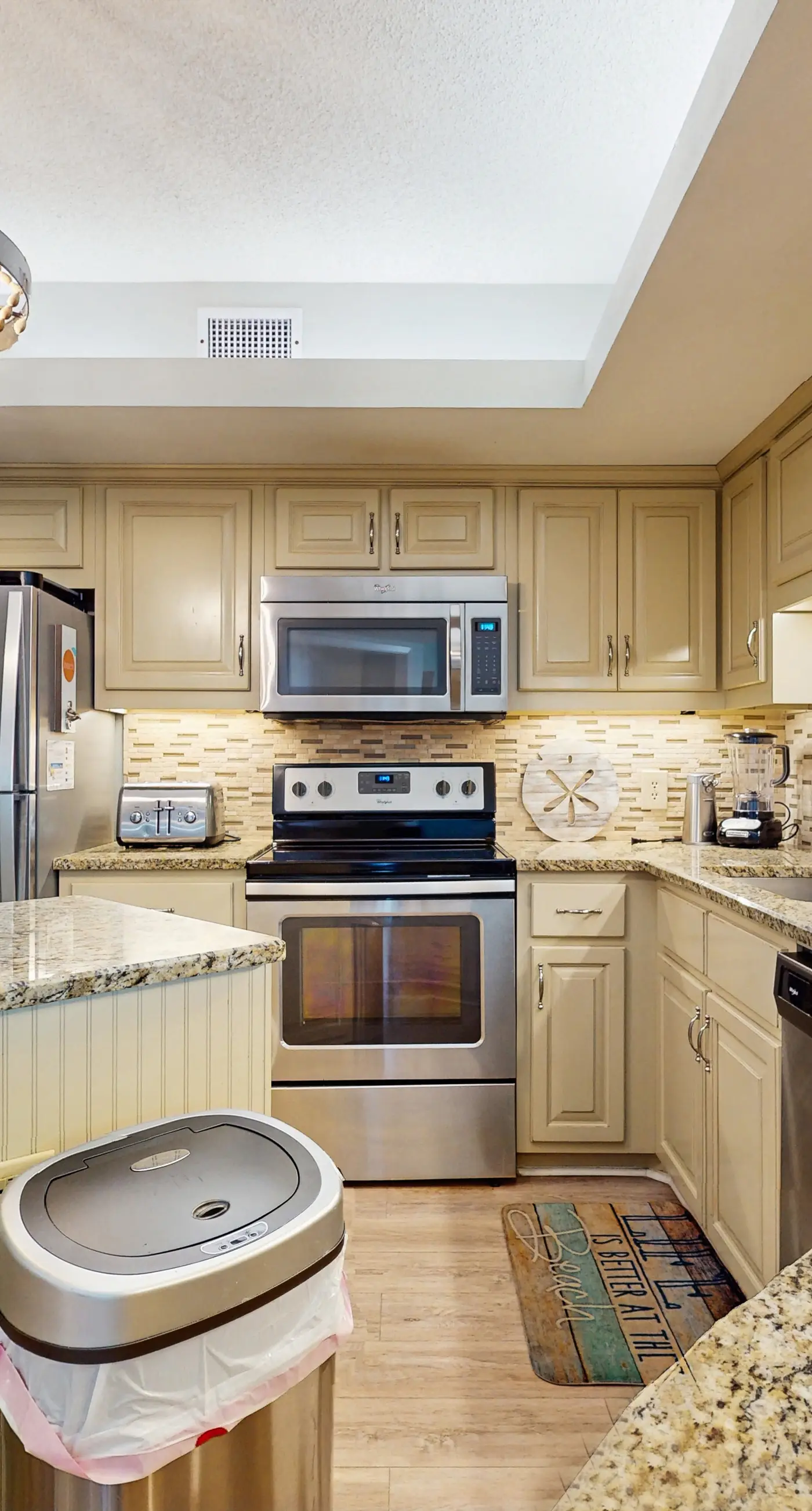 Gulf-front, snowbird-friendly condo with views, hot tub & pool