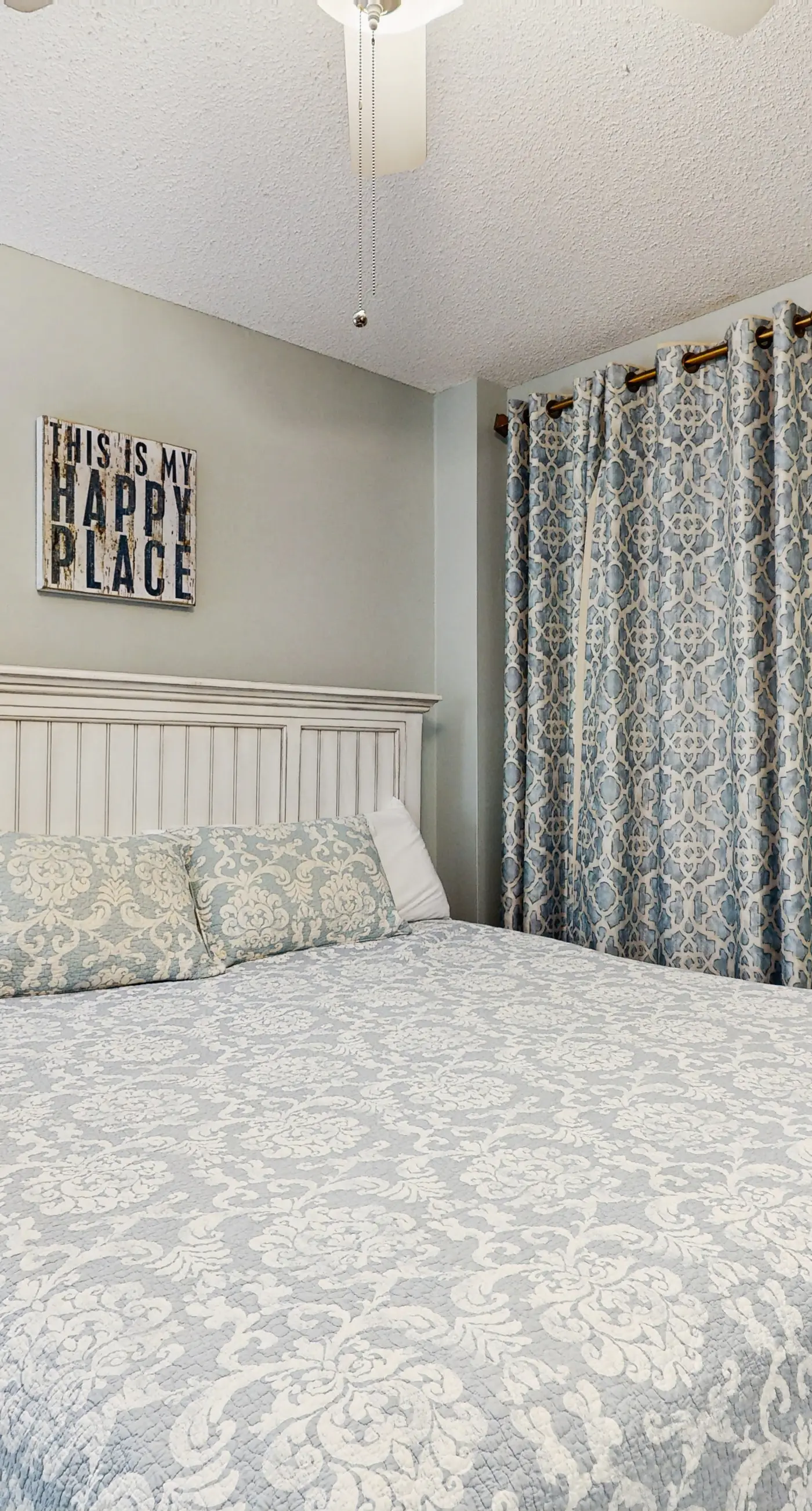 Gulf-front, snowbird-friendly condo with views, hot tub & pool