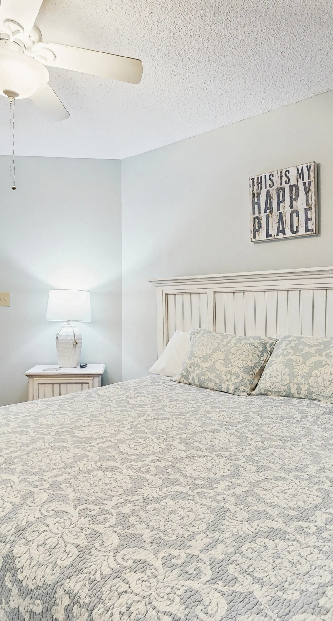 Gulf-front, snowbird-friendly condo with views, hot tub & pool