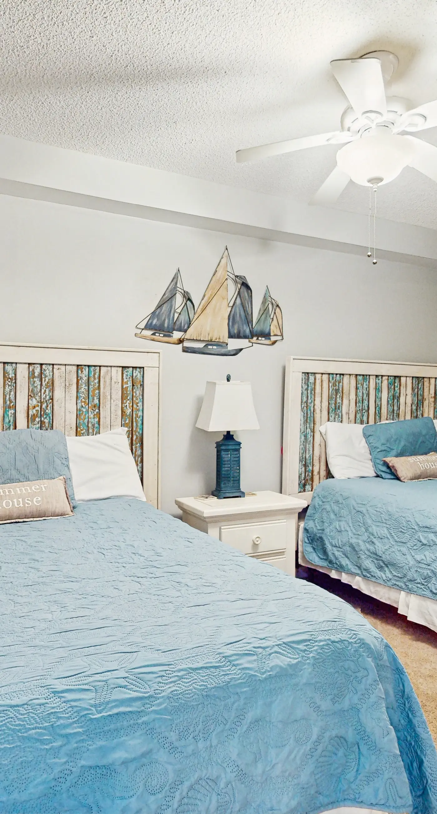 Gulf-front, snowbird-friendly condo with views, hot tub & pool