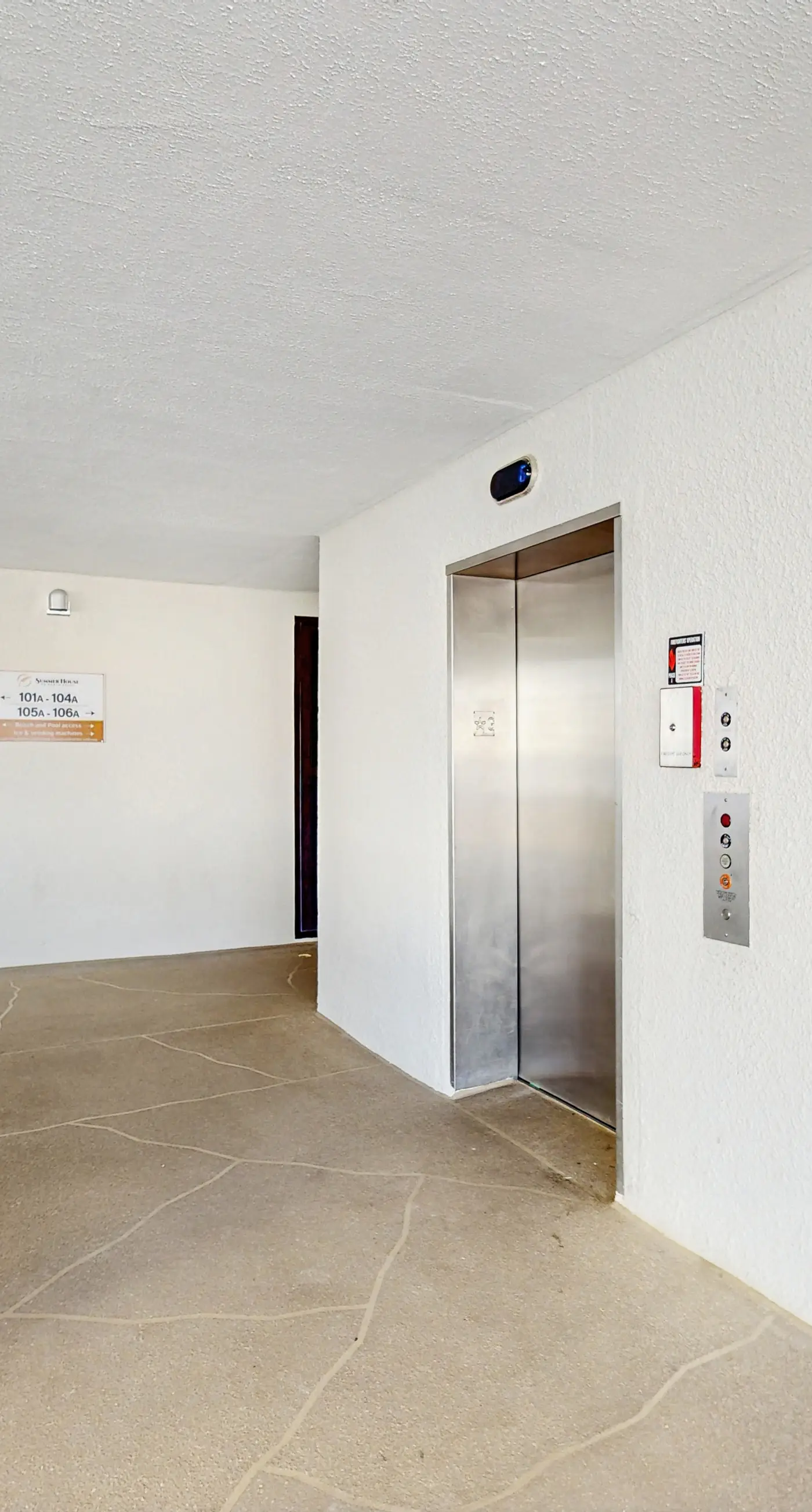 Gulf-front, snowbird-friendly condo with views, hot tub & pool