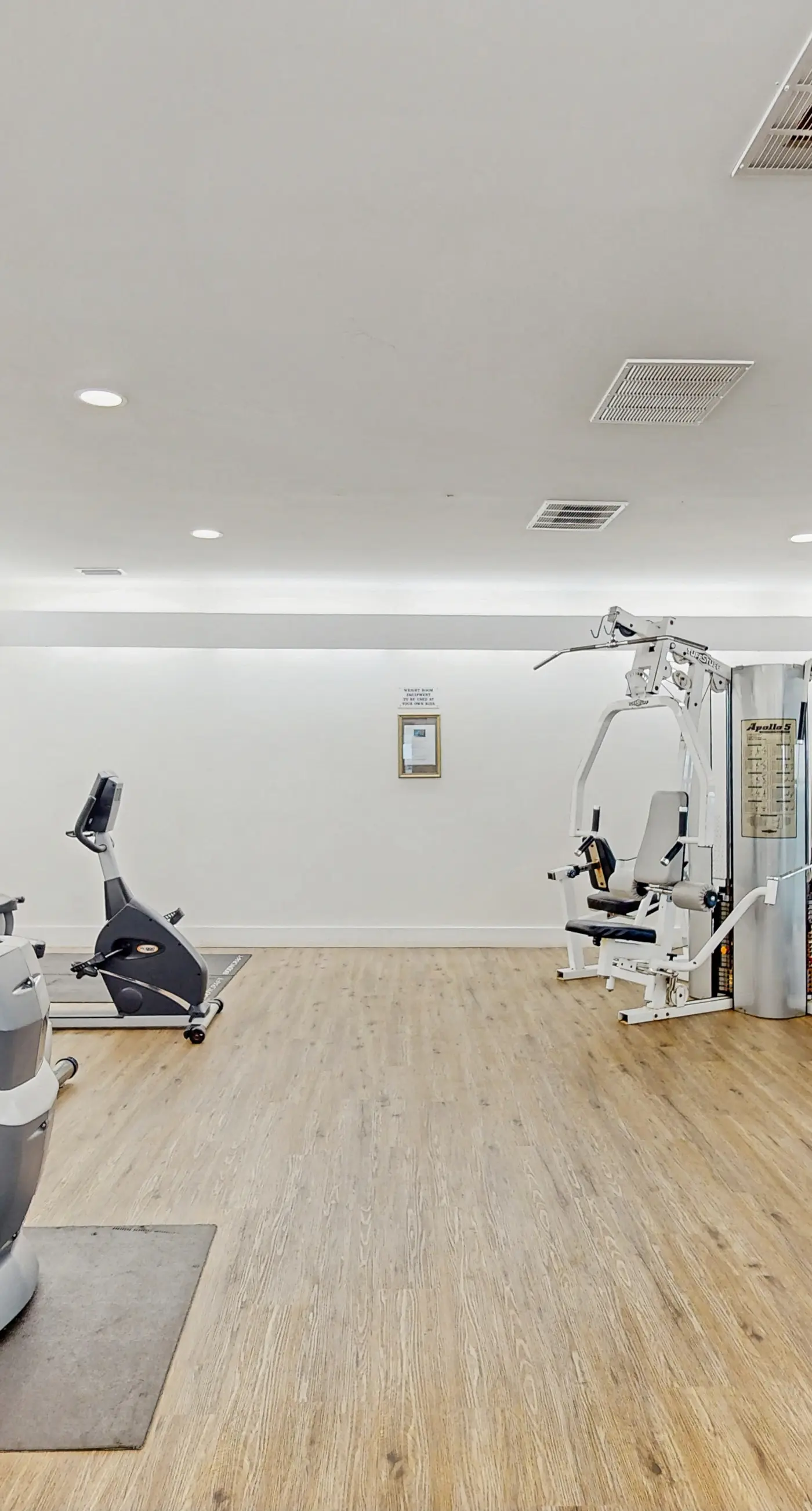 Gulf-front, snowbird-friendly condo with views, hot tub & pool