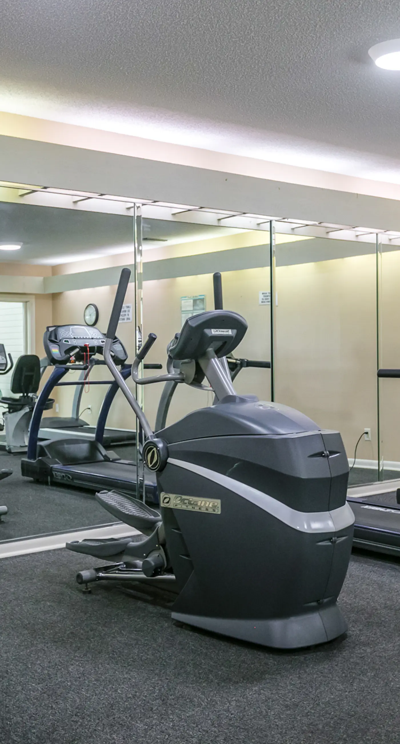 Gulf-front, snowbird-friendly condo with views, hot tub & pool