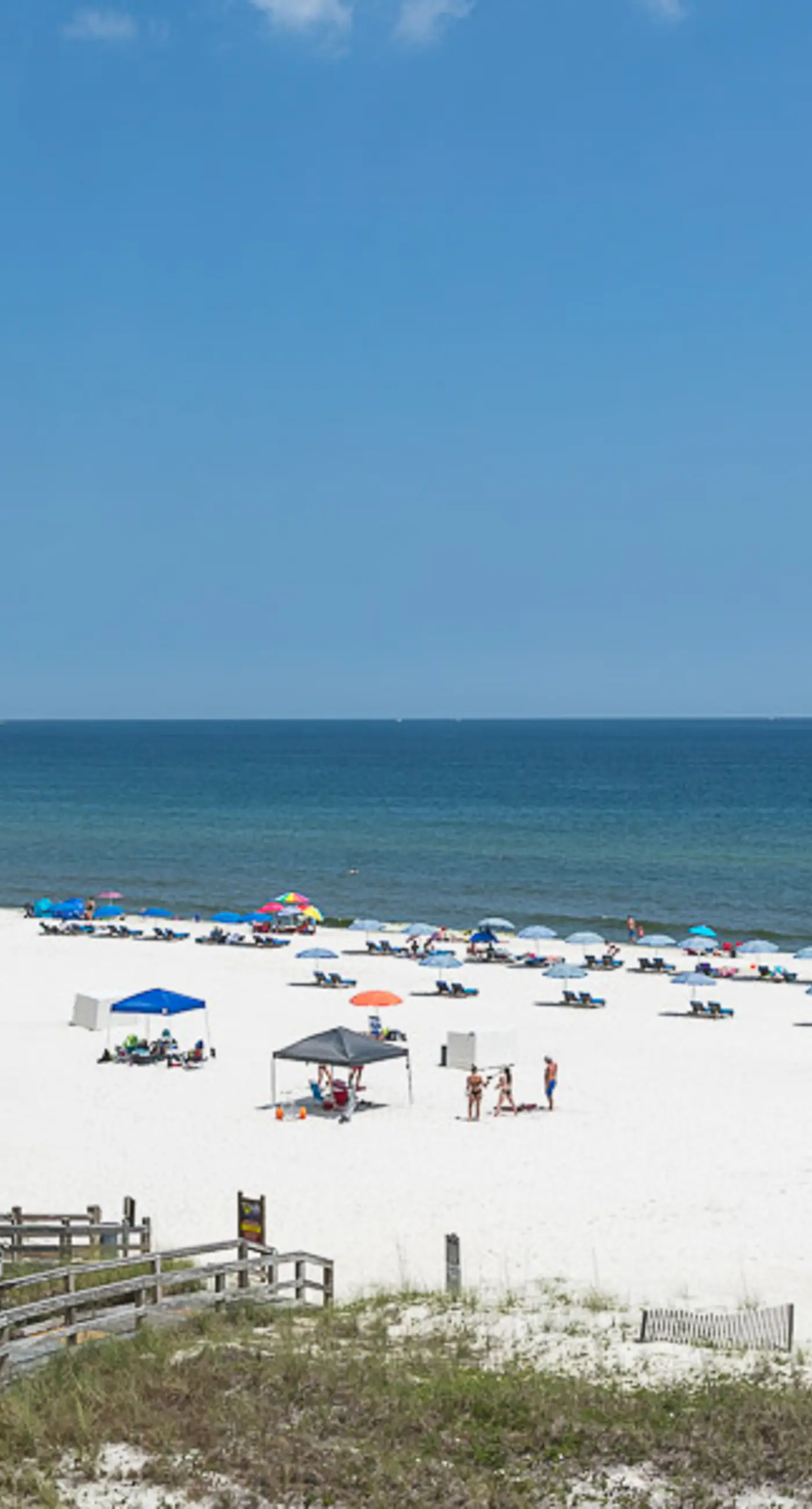 Gulf front condo w/ a shared hot tub, pools, tennis - snowbirds welcome