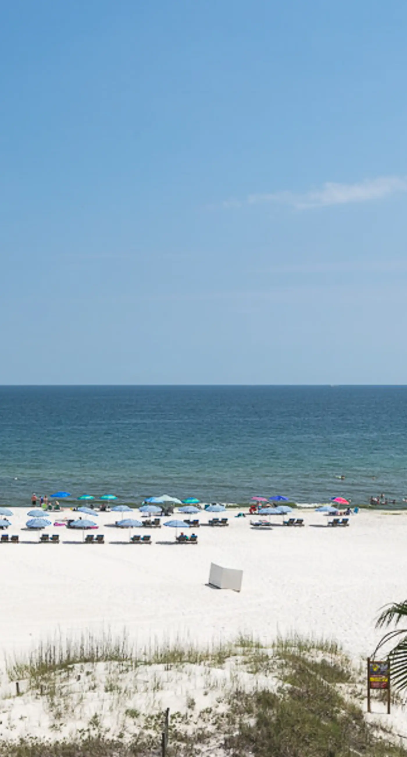 Gulf front condo w/ a shared hot tub, pools, tennis - snowbirds welcome