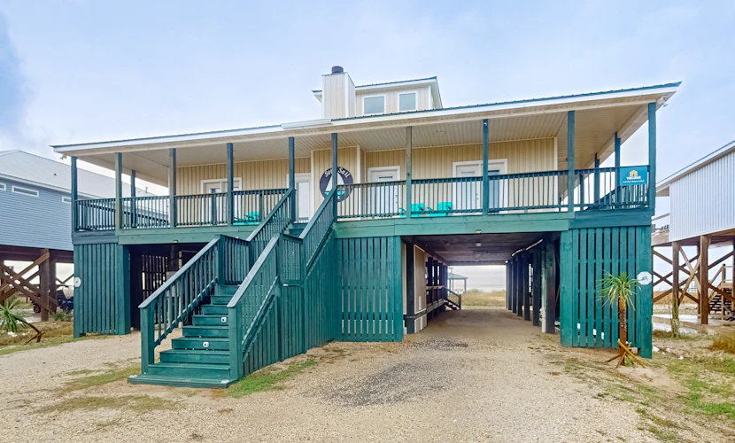 Bayfront home with wraparound deck & great water views - dog-friendly