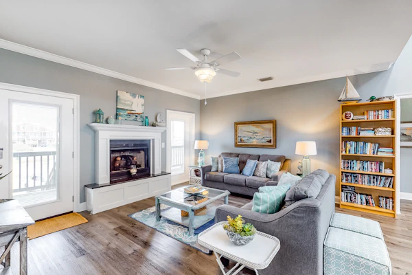 Bayfront home with wraparound deck & great water views - dog-friendly