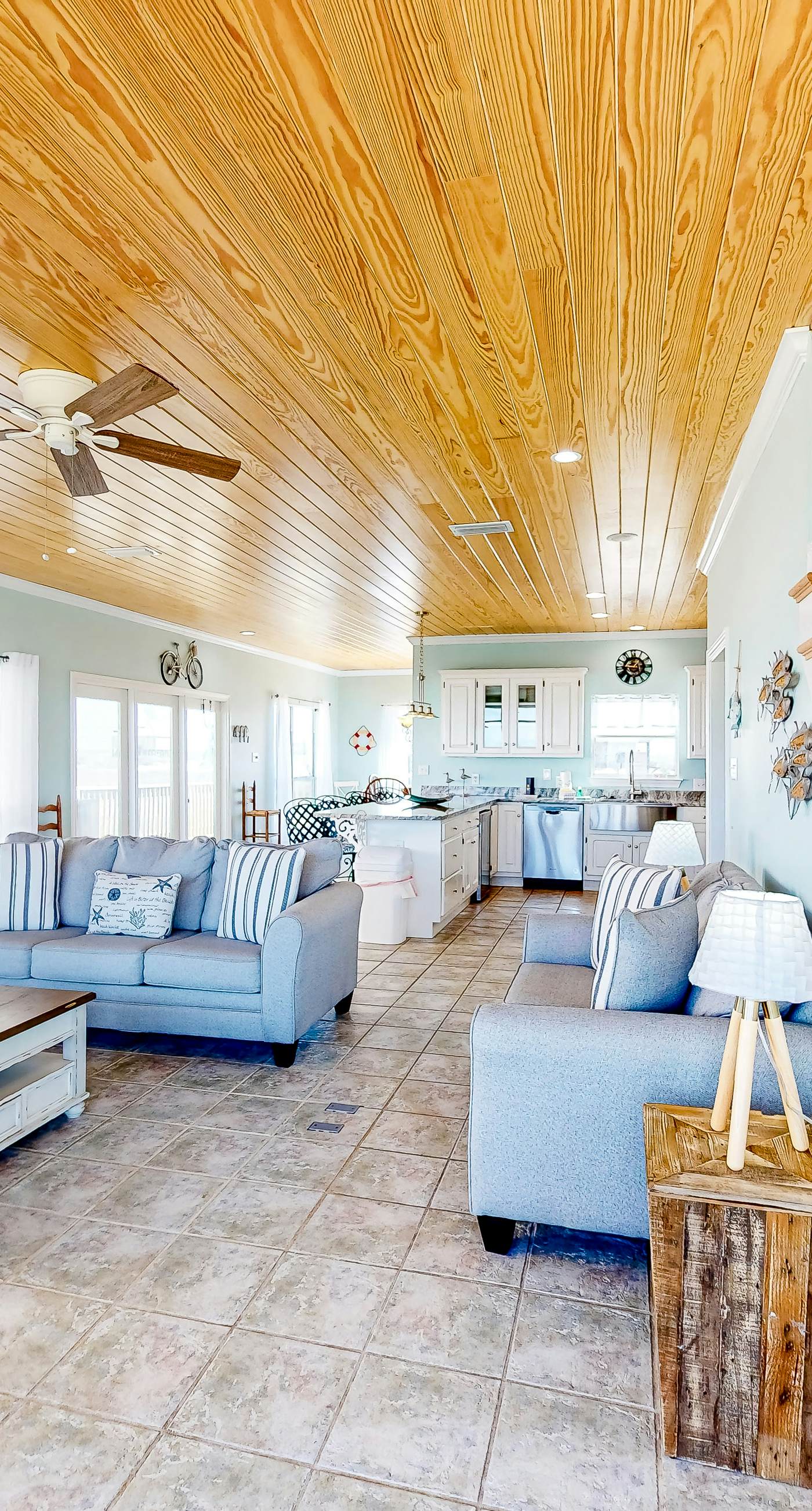 Charming bay-front home with WiFi, spacious wraparound porch, private deck