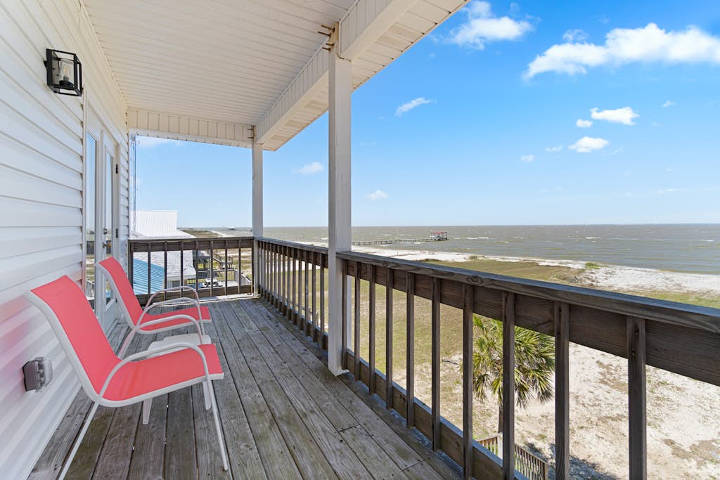 Charming bay-front home with WiFi, spacious wraparound porch, private deck