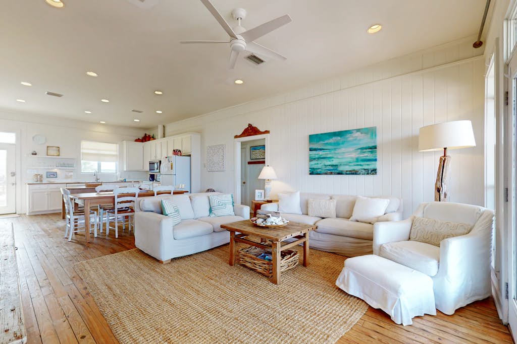 Chic Waterfront Dauphin Island cottage on white sandy beach