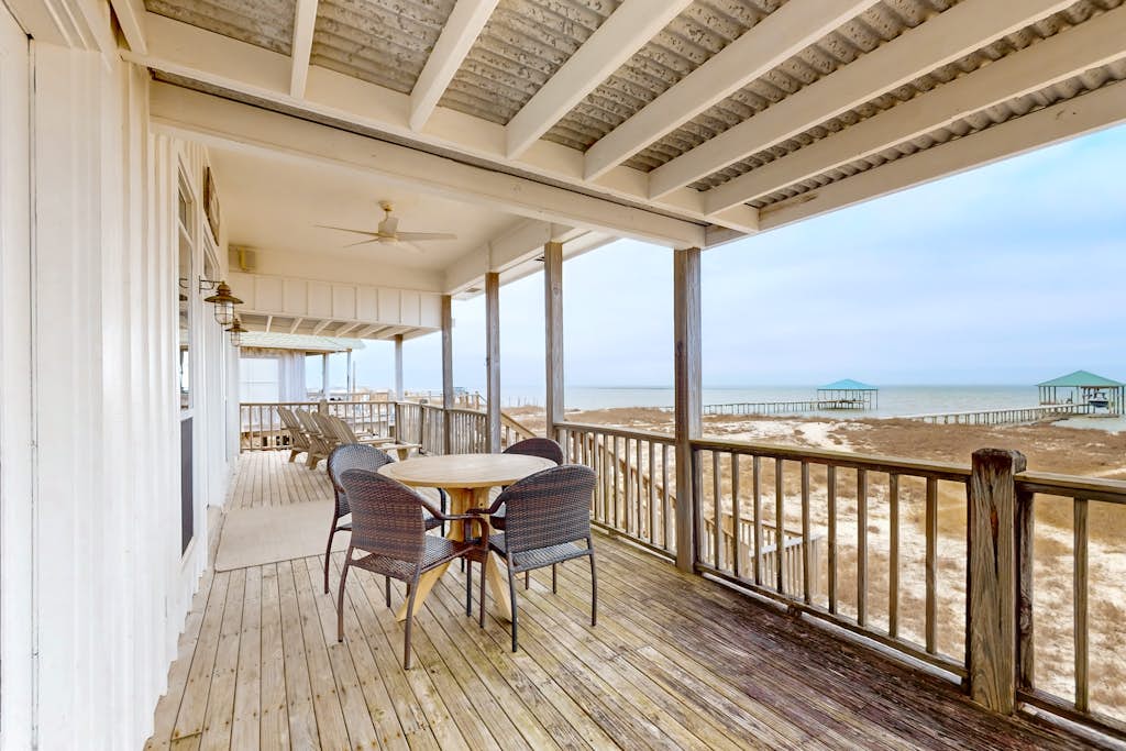 Chic Waterfront Dauphin Island cottage on white sandy beach