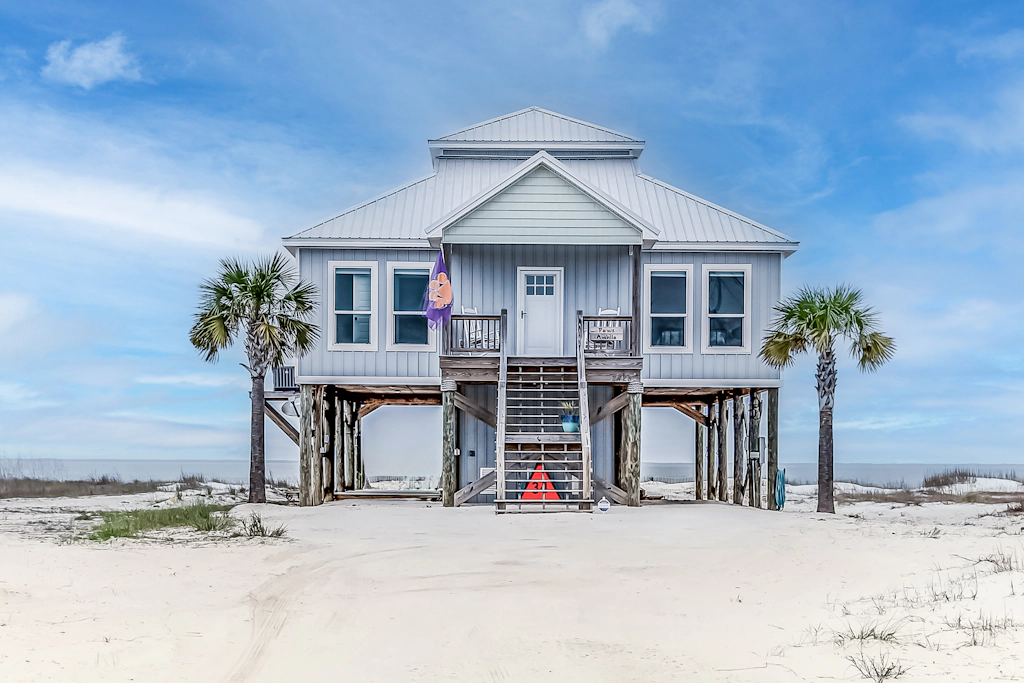 Dog-friendly, waterfront getaway, furnished patio