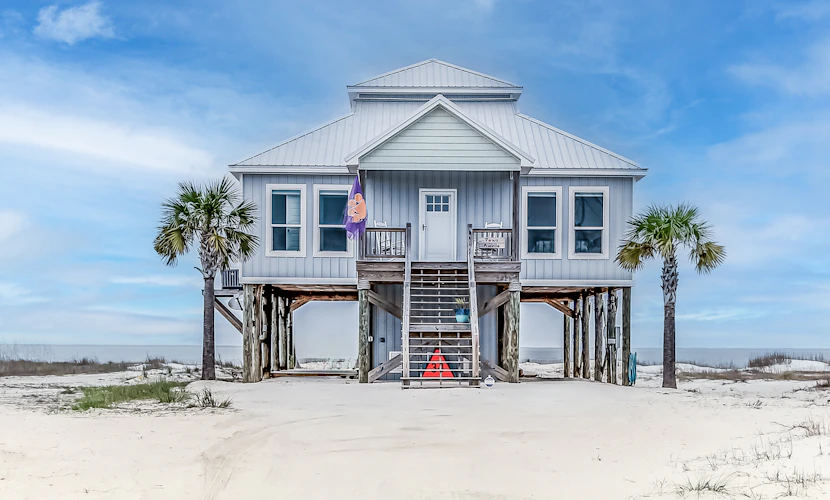 Dog-friendly, waterfront getaway, furnished patio