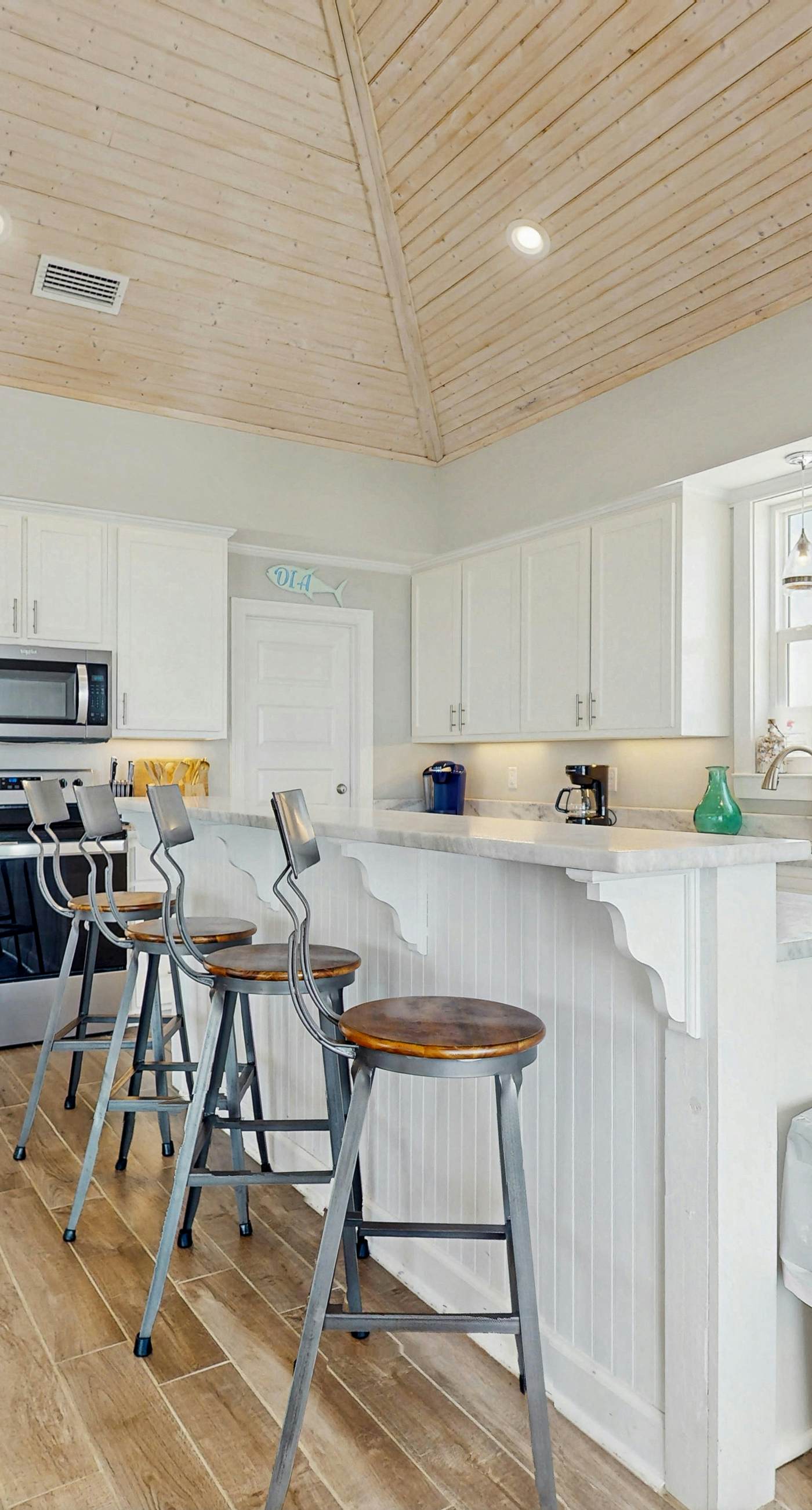 Stunning home with direct ocean views, private hot tub & grill - dogs welcome