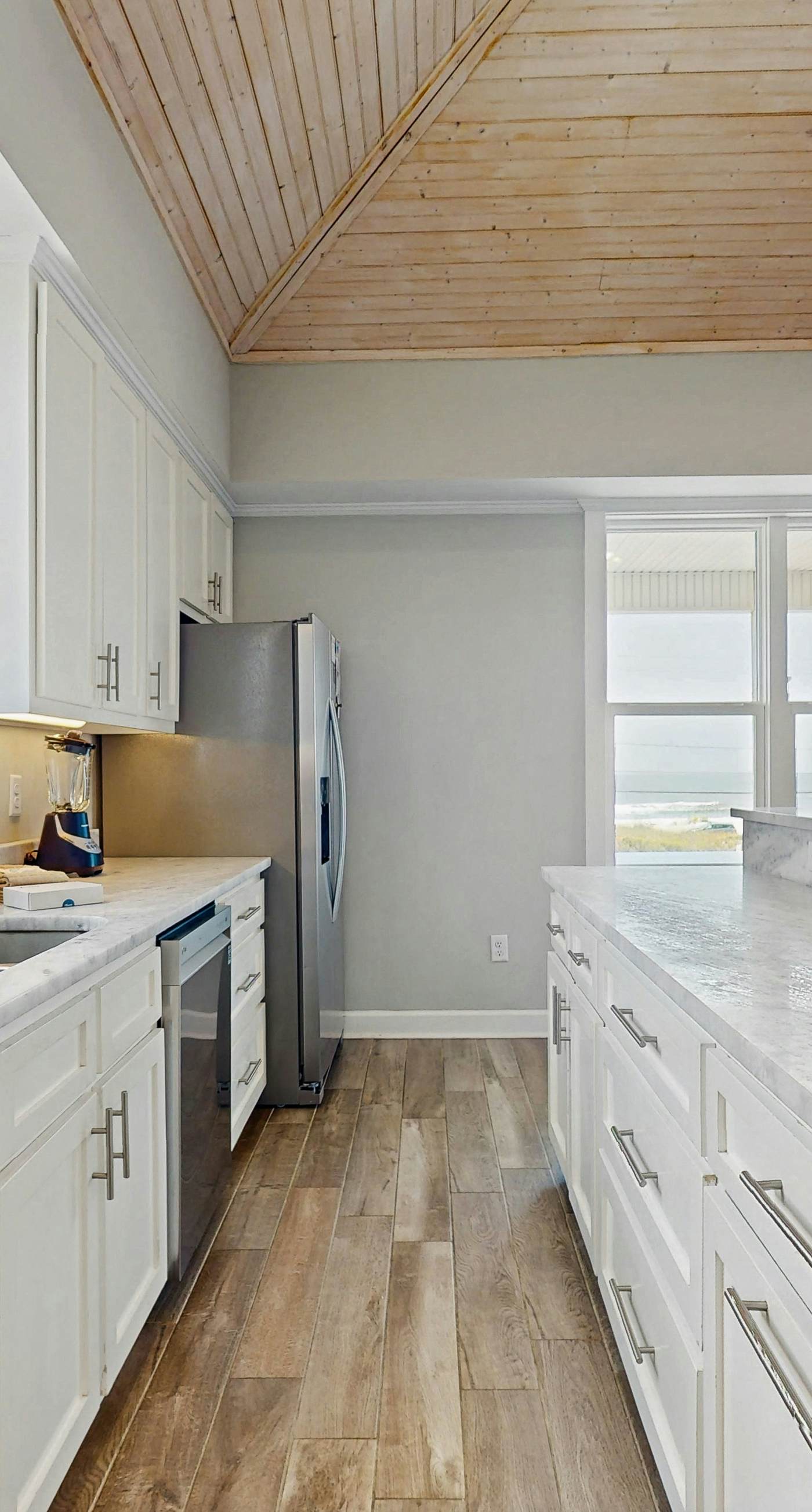 Stunning home with direct ocean views, private hot tub & grill - dogs welcome