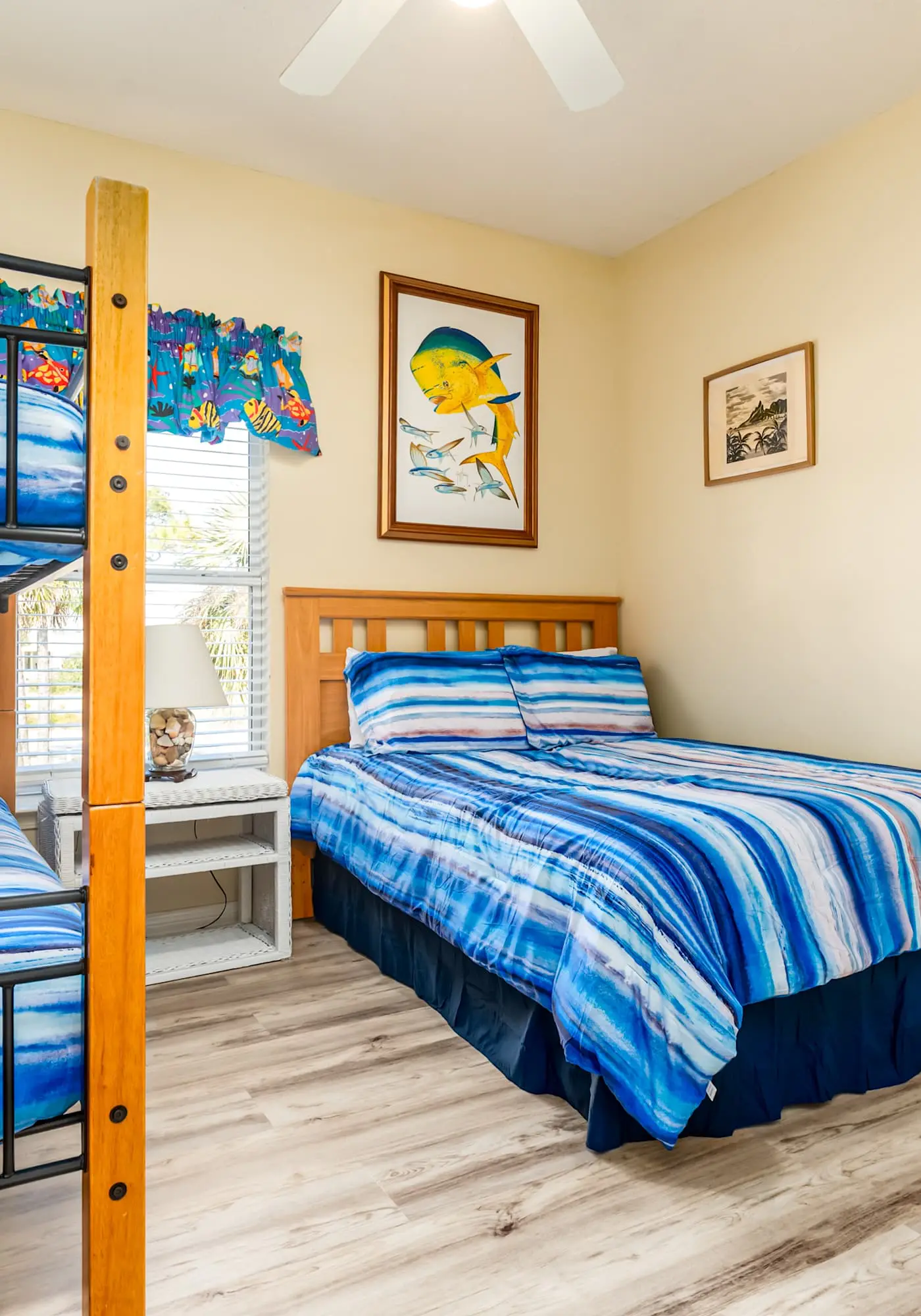 Tan Lanes! Cozy, affordable and direct access to the beach.