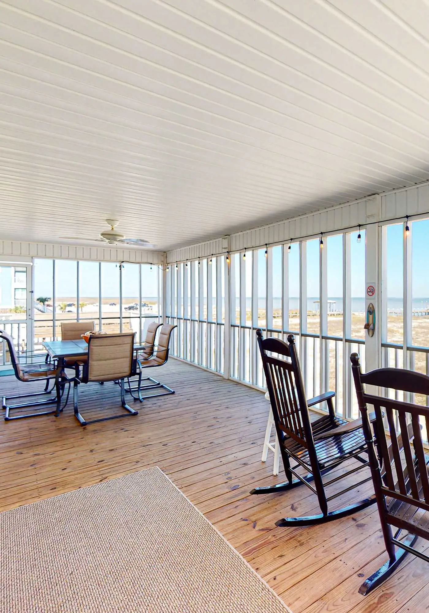 Bayfront retreat with lovely views, a screened porch & beach access