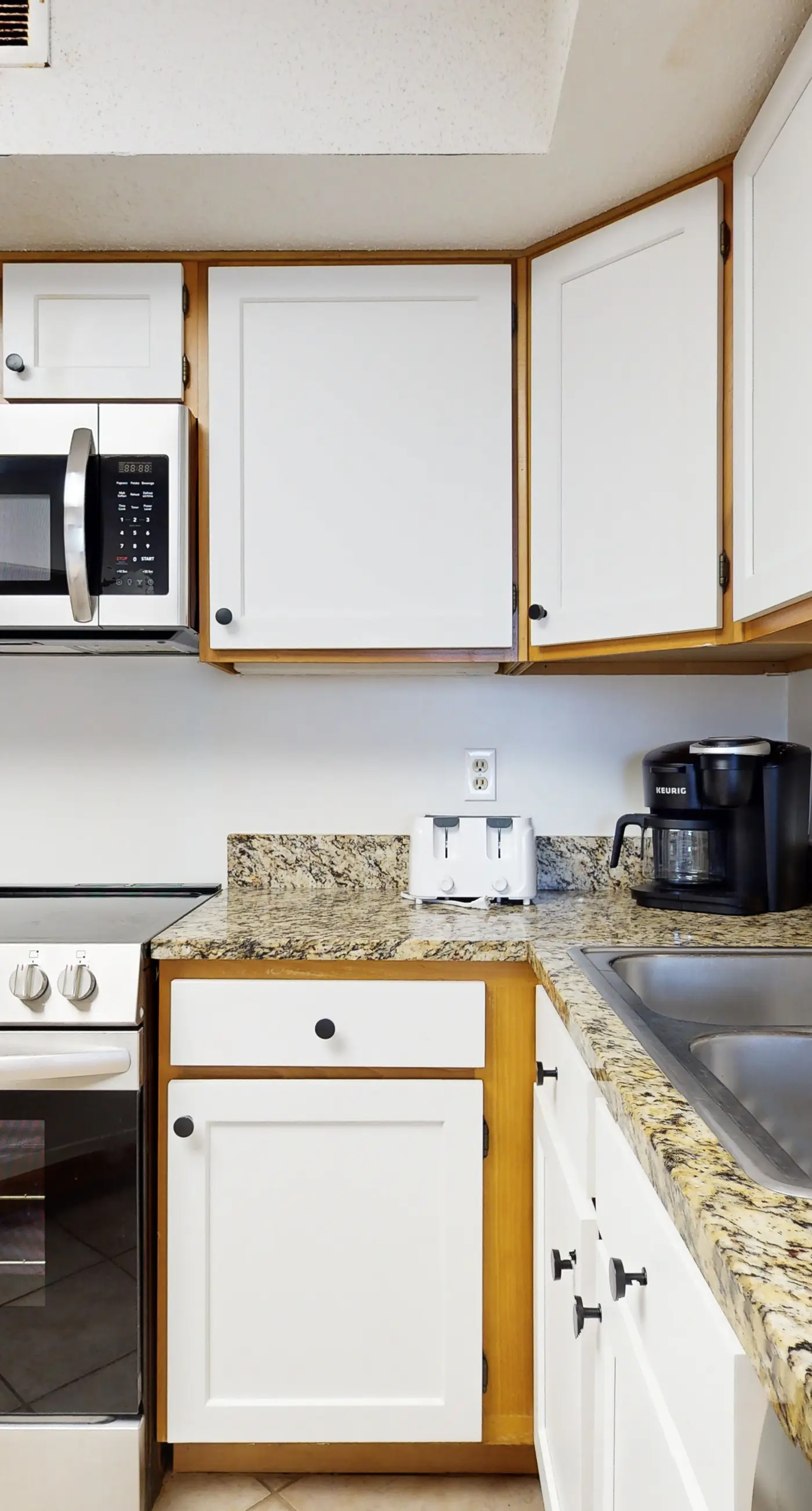 Gulf-Front Beach Condo w/Balcony, Shared Pool, Hot Tub, A/C, Views, & Gym