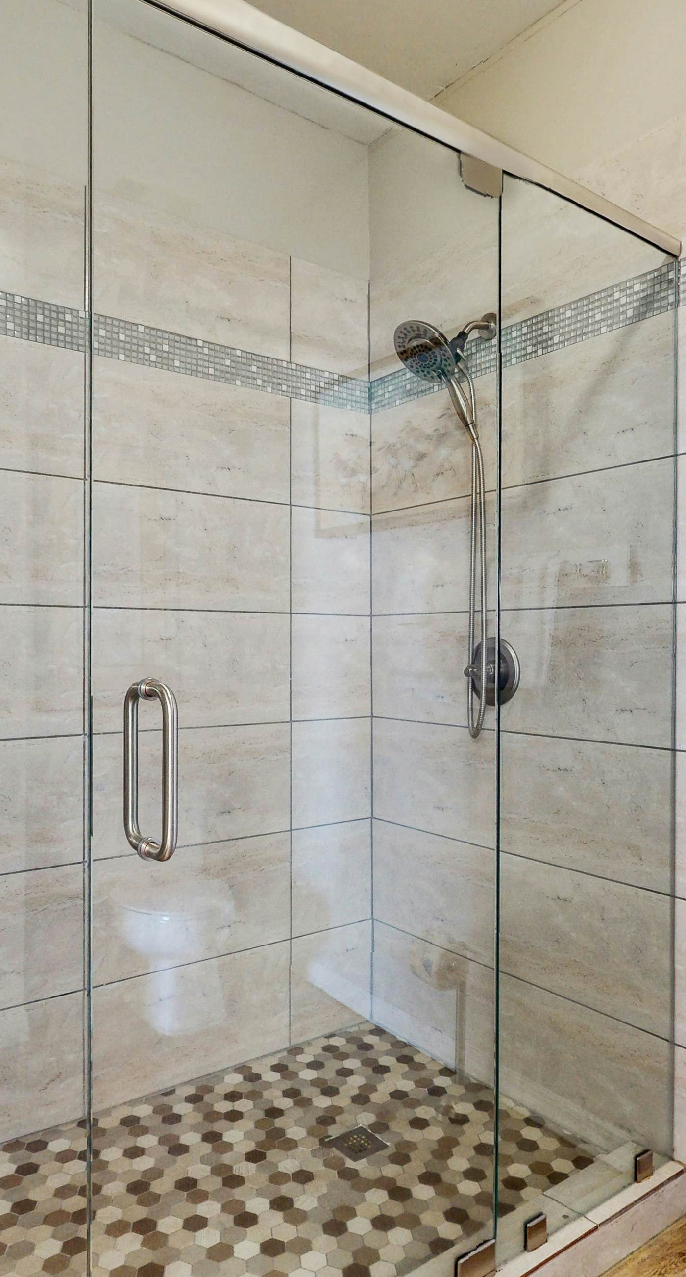 Beachfront condo with stunning views, pool, WiFi, and washer/dryer