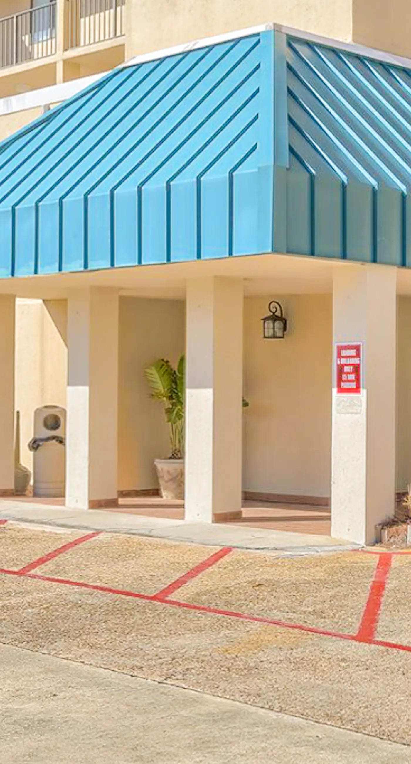 Beachfront condo with pool, private balcony, & washer and dryer!