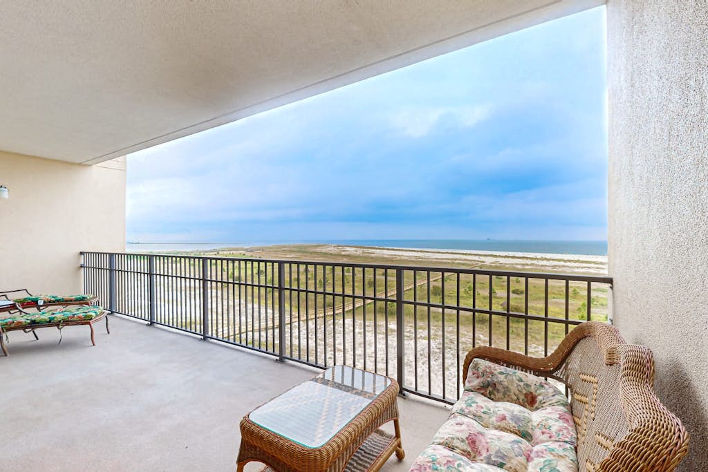 Beachfront condo with pool, private balcony, and washer and dryer