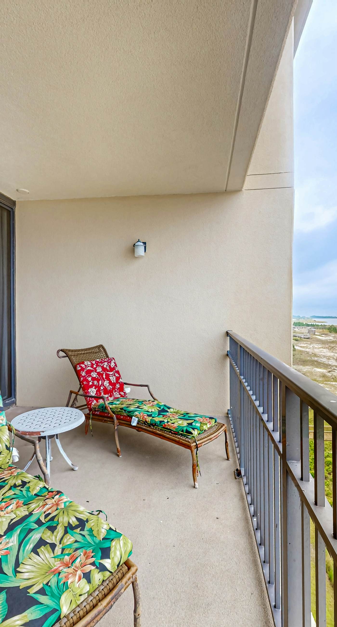 Beachfront condo with pool, private balcony, and washer and dryer