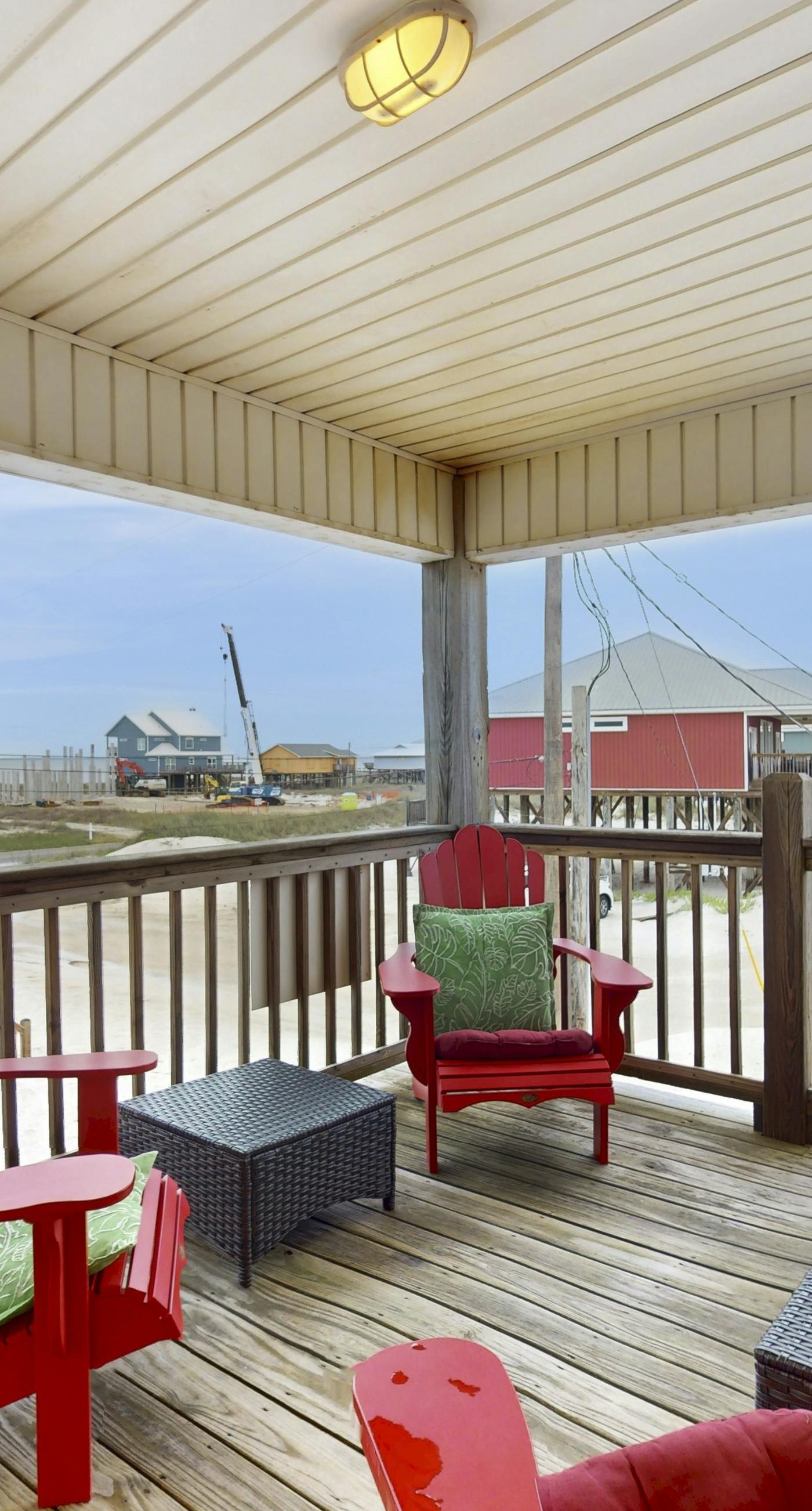 Beach Front house with breathtaking views, free WiFi, full kitchen