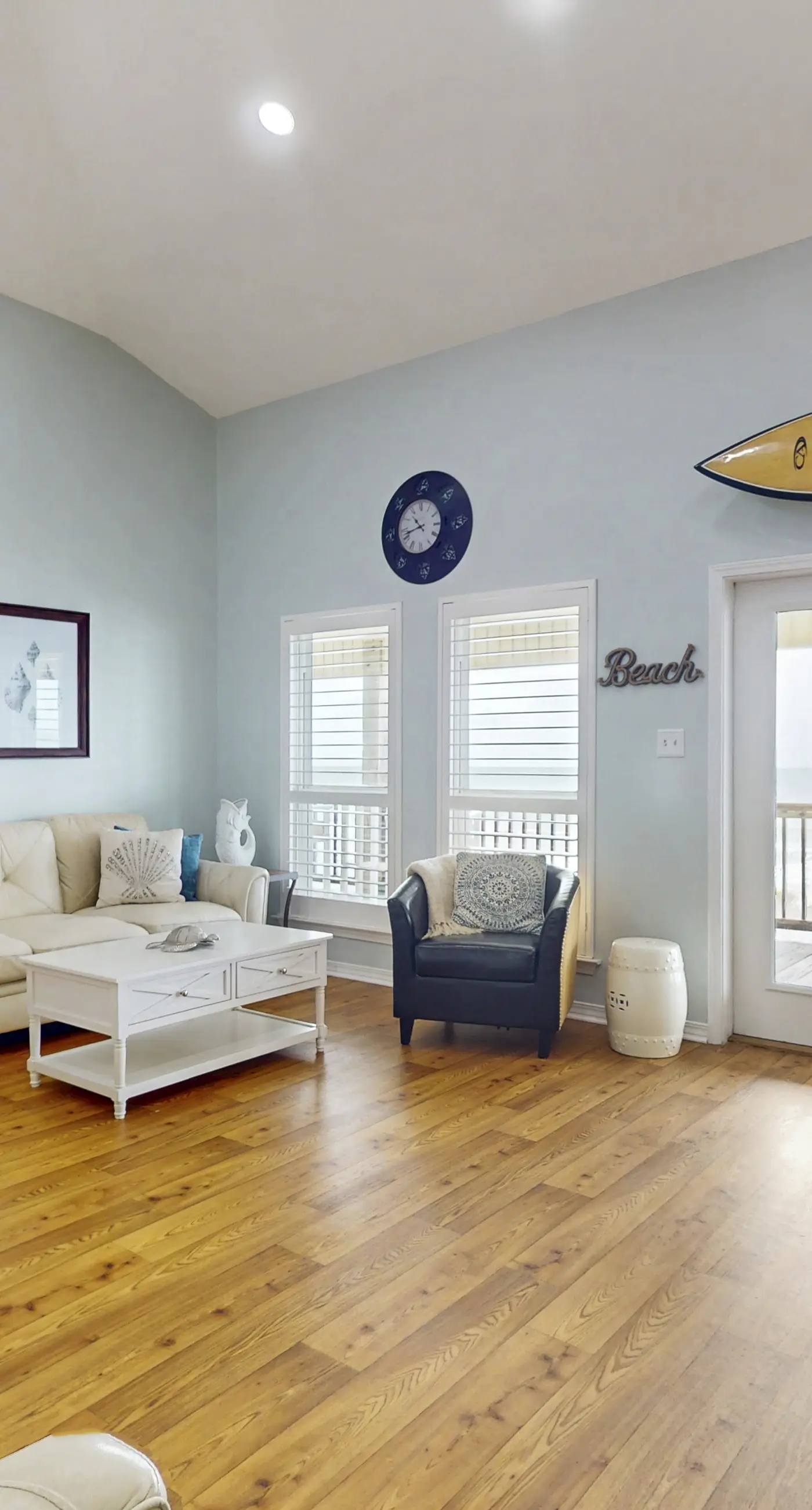 Beach Front house with breathtaking views, free WiFi, full kitchen