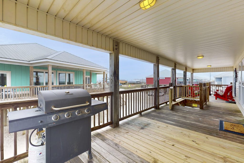 Beach Front house with breathtaking views, free WiFi, full kitchen