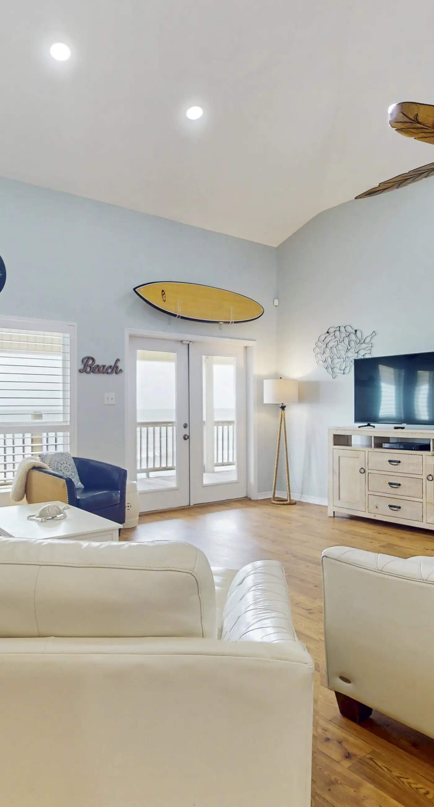 Beach Front house with breathtaking views, free WiFi, full kitchen