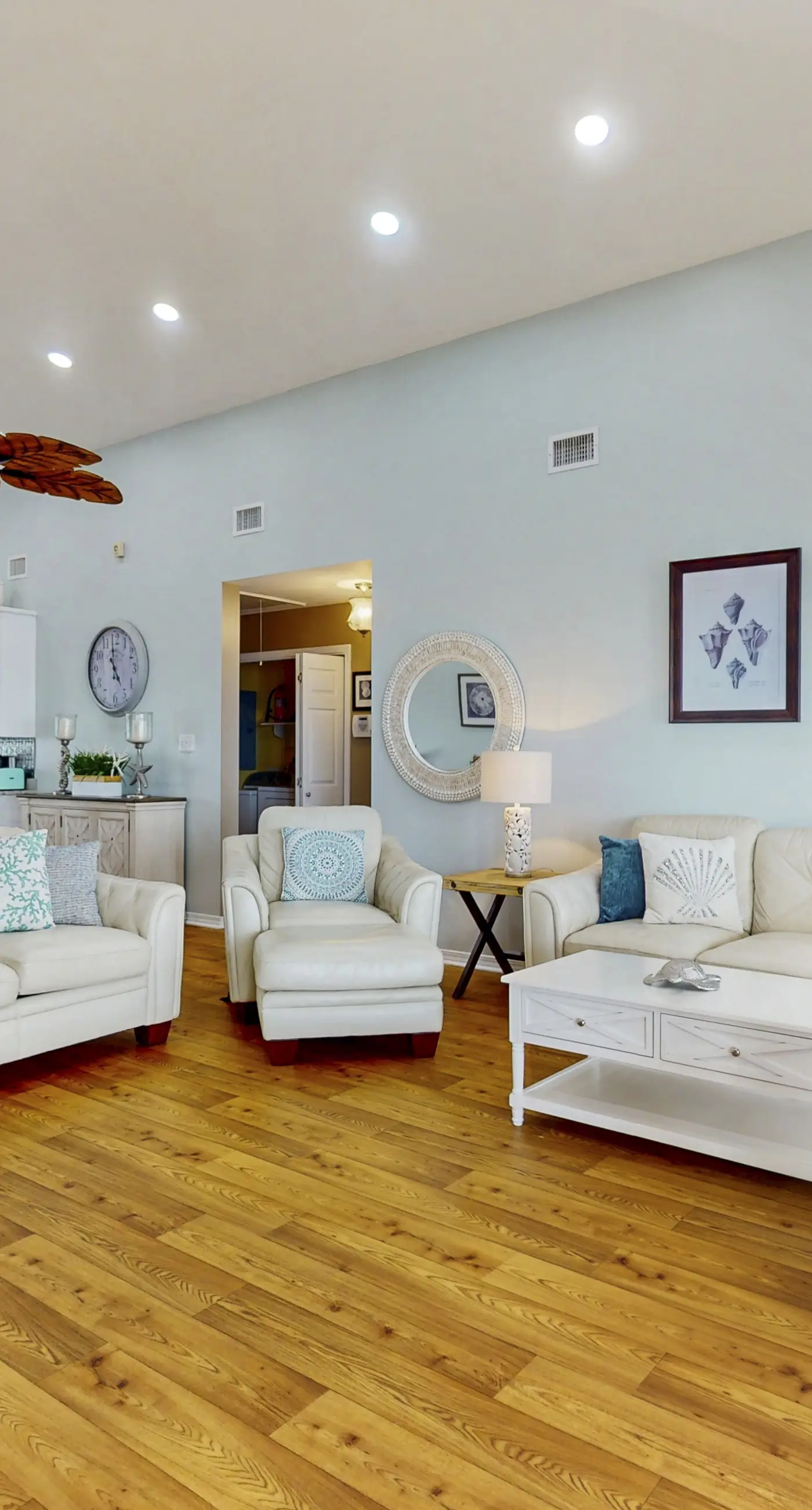Beach Front house with breathtaking views, free WiFi, full kitchen