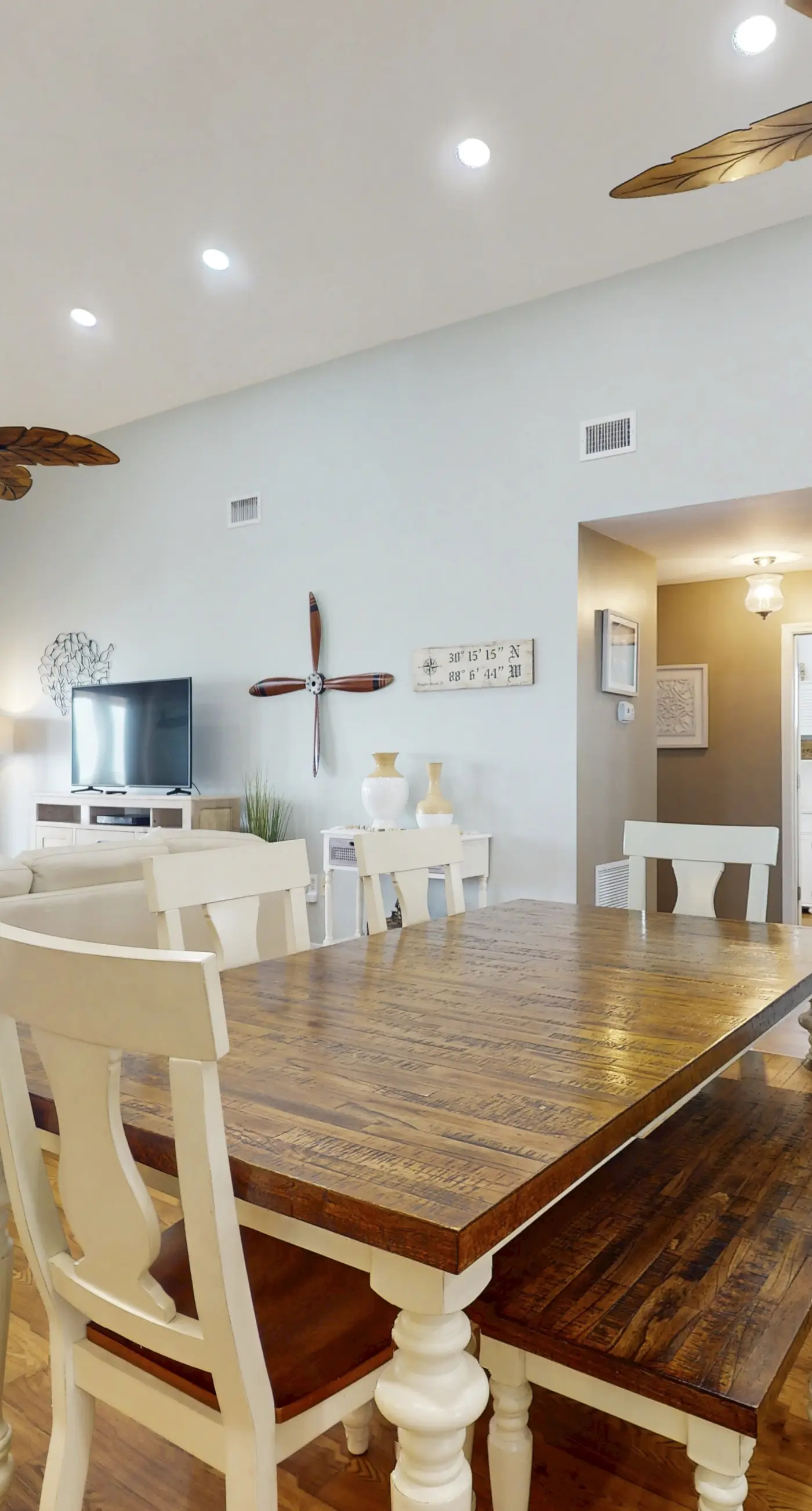Beach Front house with breathtaking views, free WiFi, full kitchen