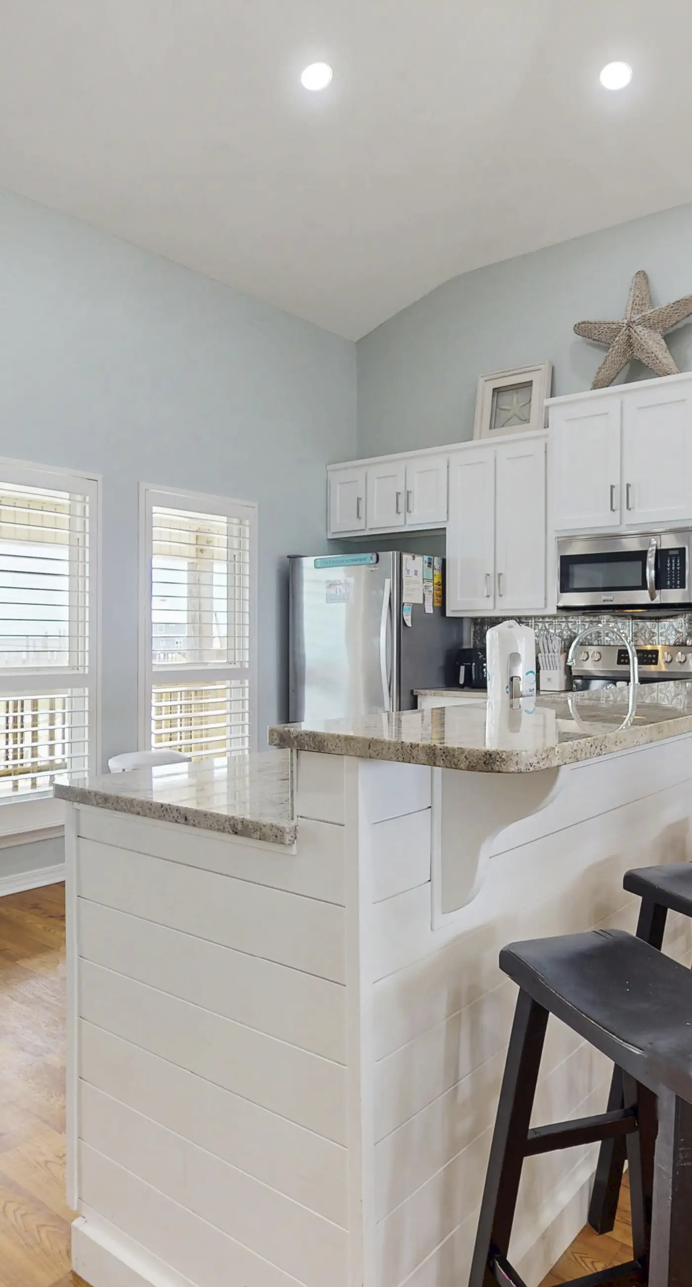 Beach Front house with breathtaking views, free WiFi, full kitchen