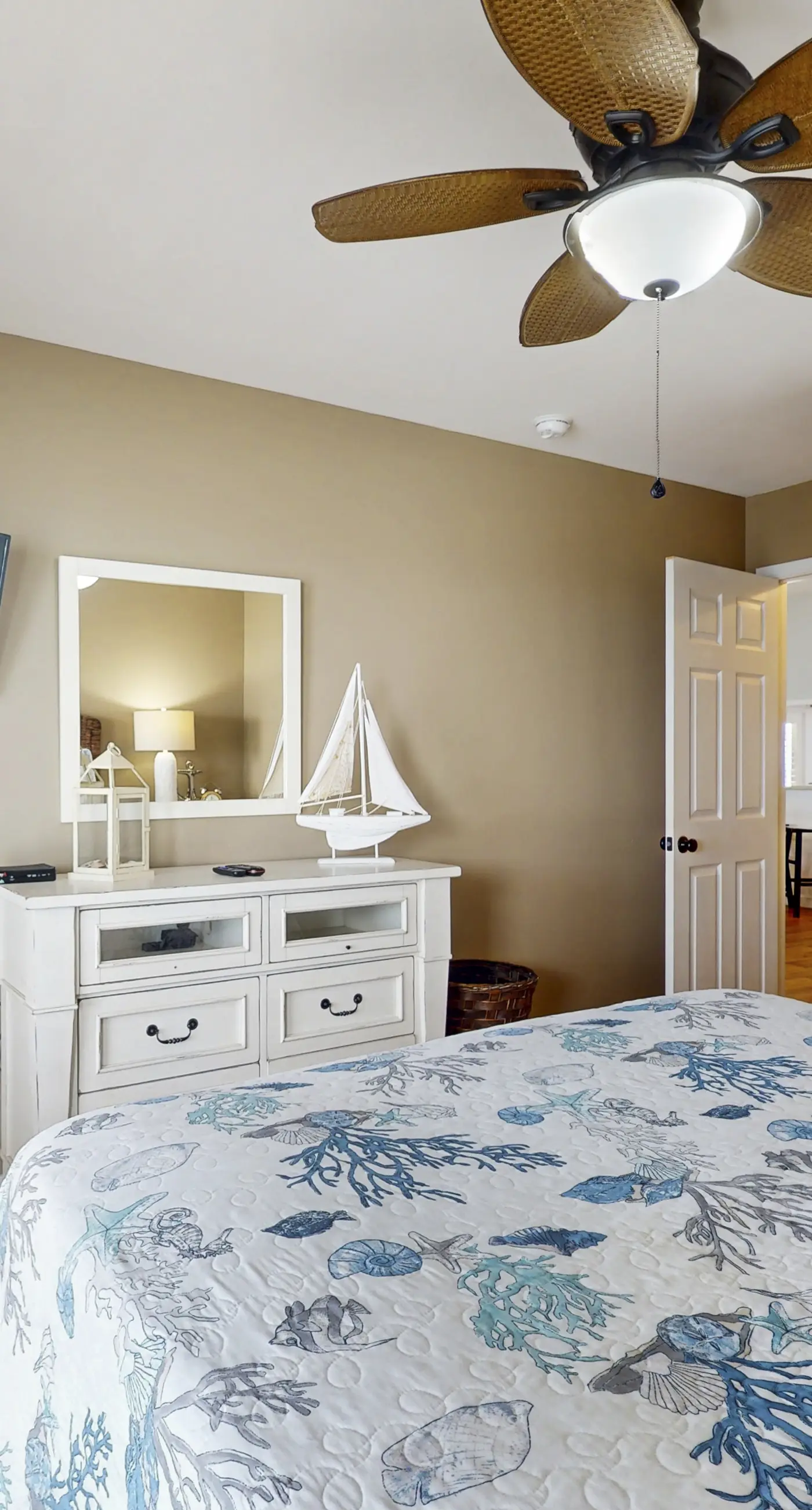 Beach Front house with breathtaking views, free WiFi, full kitchen